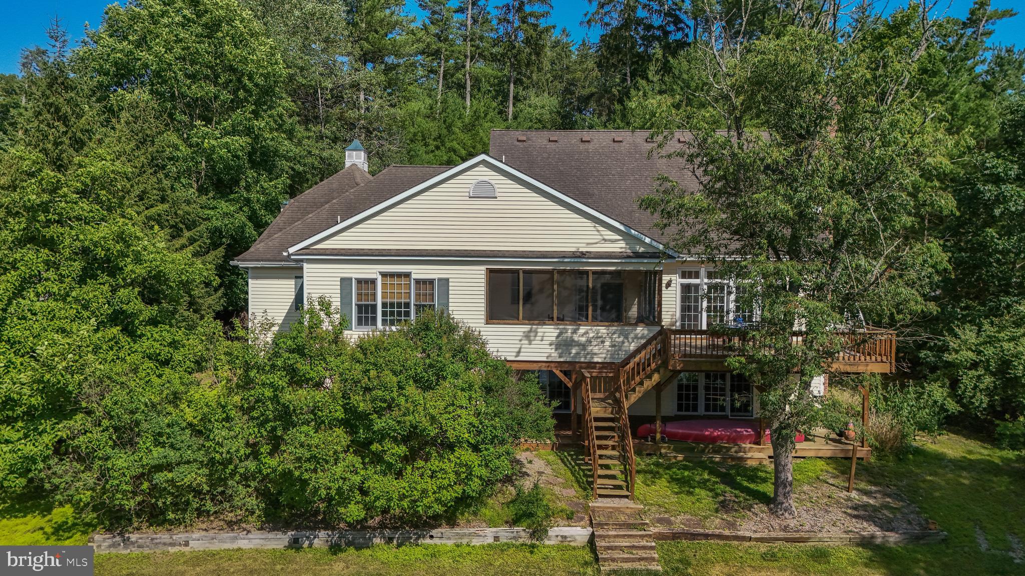 BLUE MOUNTAIN LAKE - Residential