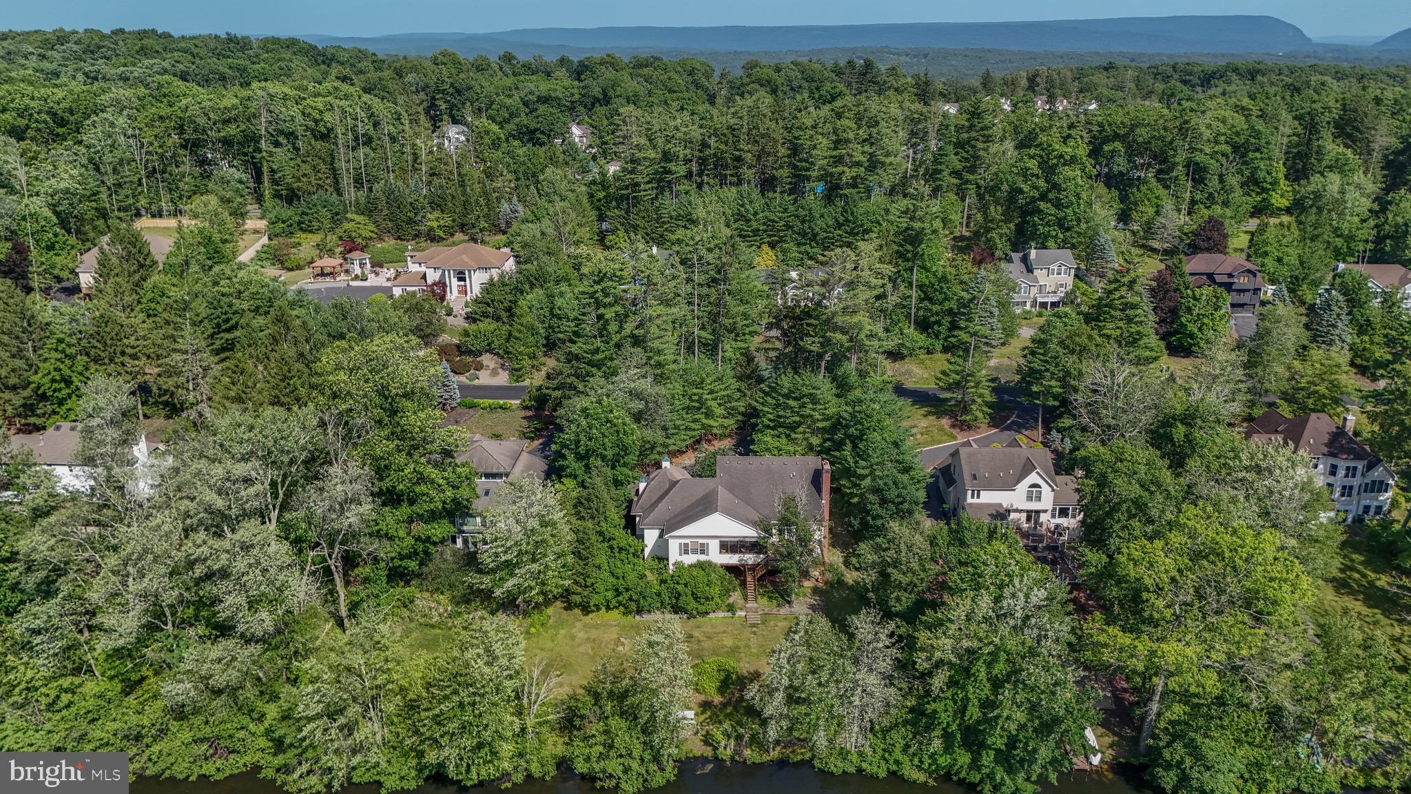 BLUE MOUNTAIN LAKE - Residential