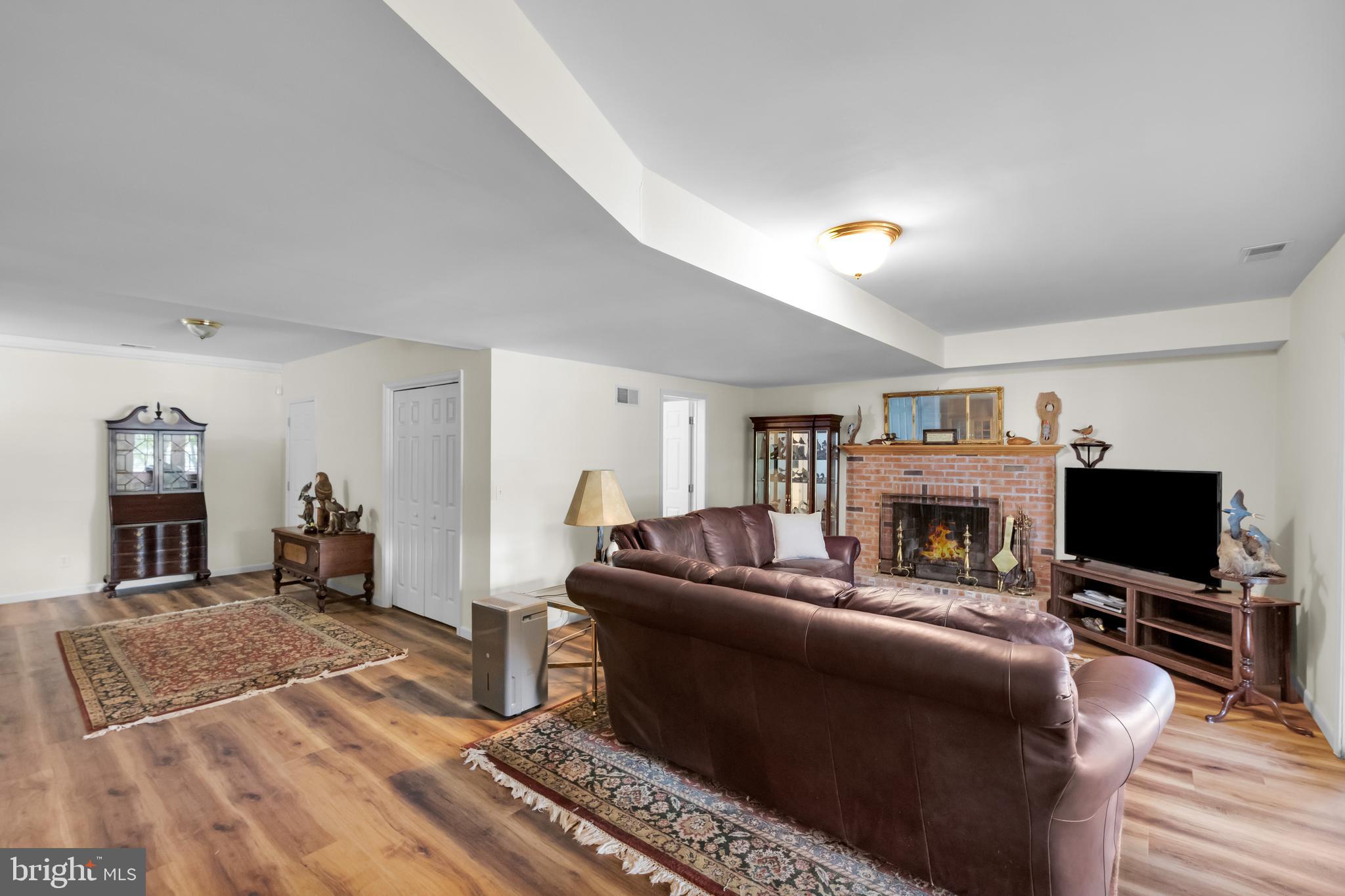BLUE MOUNTAIN LAKE - Residential