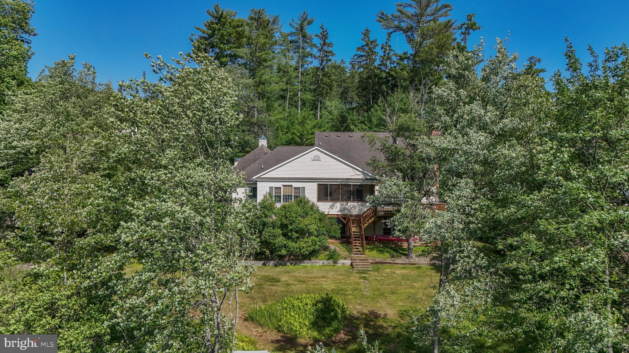 BLUE MOUNTAIN LAKE - Residential