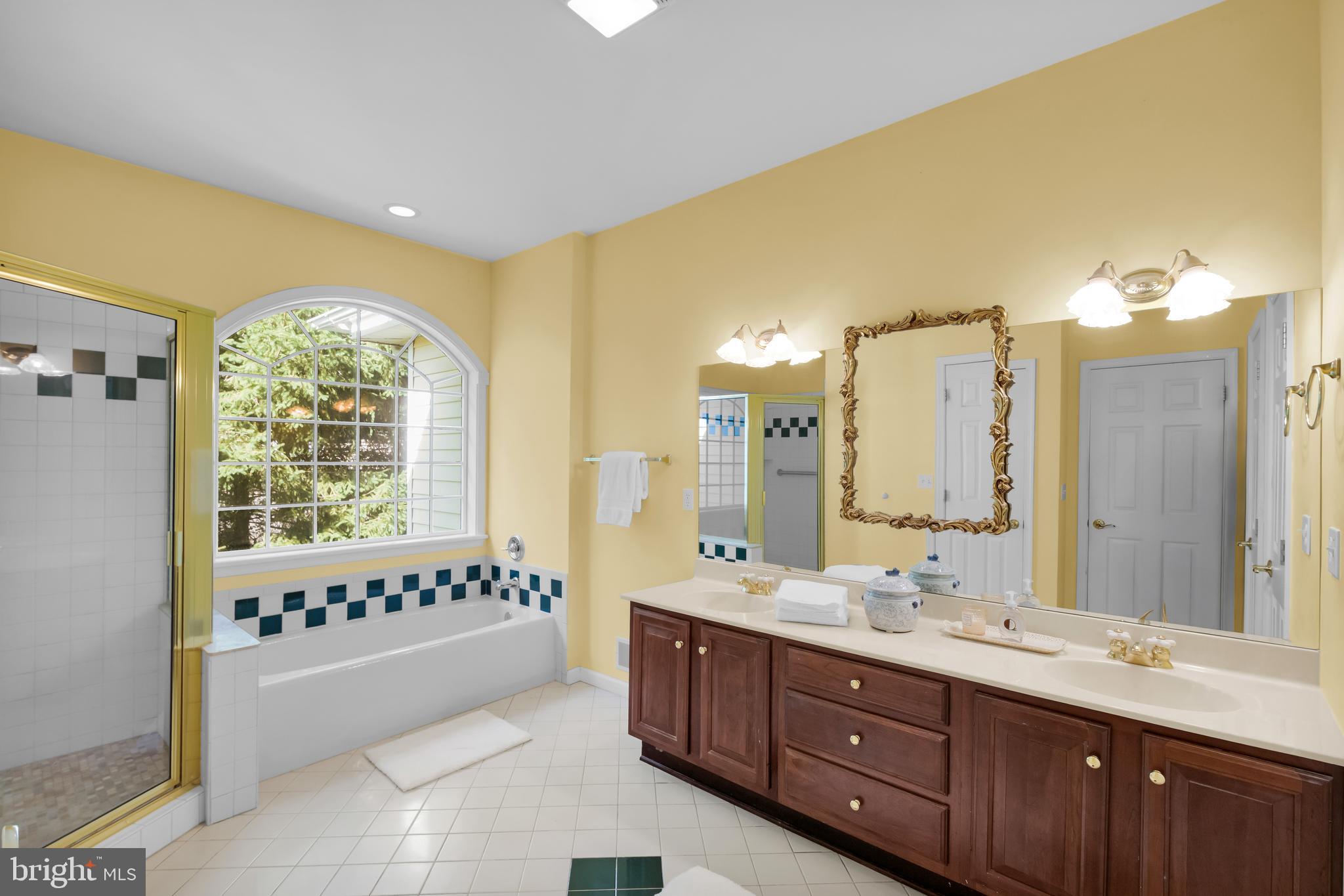 BLUE MOUNTAIN LAKE - Residential