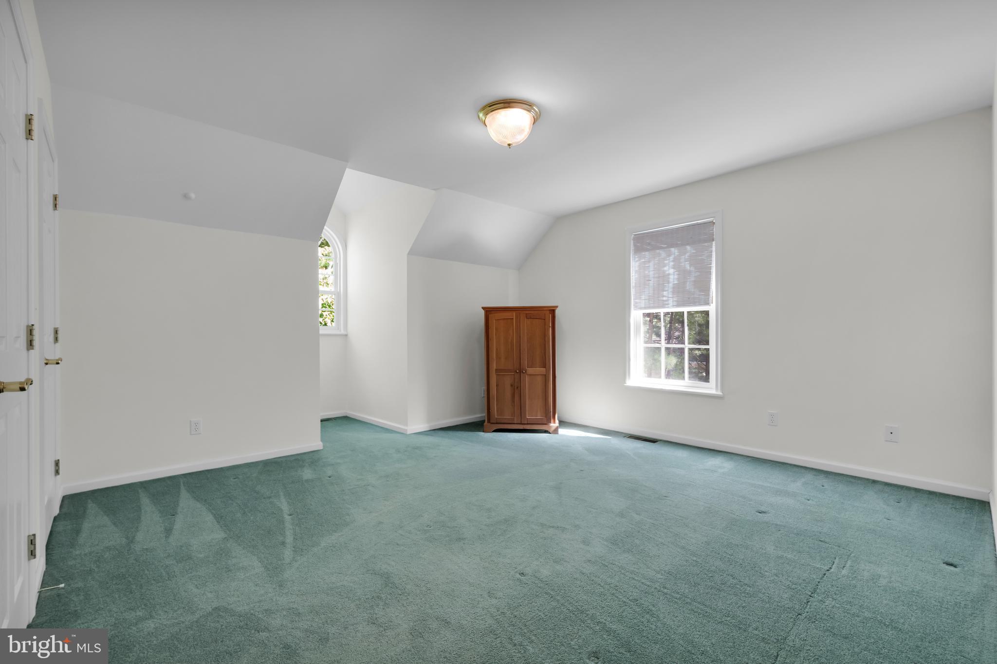 BLUE MOUNTAIN LAKE - Residential