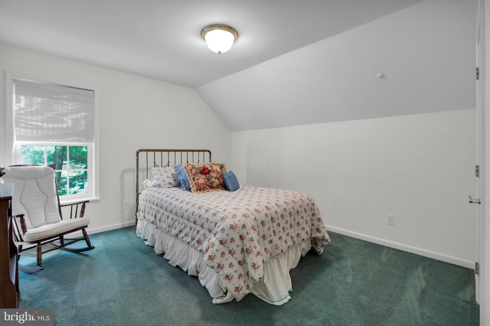 BLUE MOUNTAIN LAKE - Residential