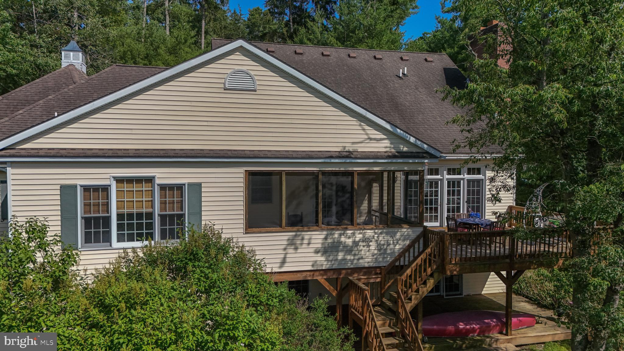 BLUE MOUNTAIN LAKE - Residential