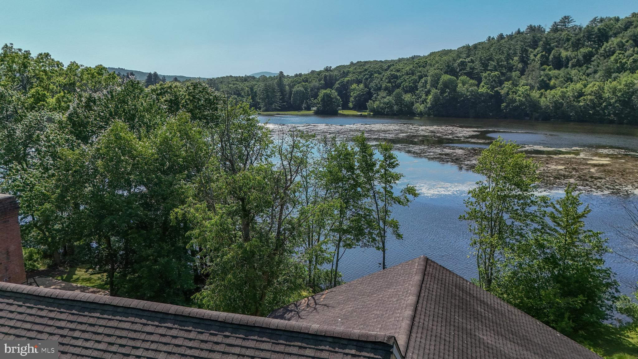BLUE MOUNTAIN LAKE - Residential