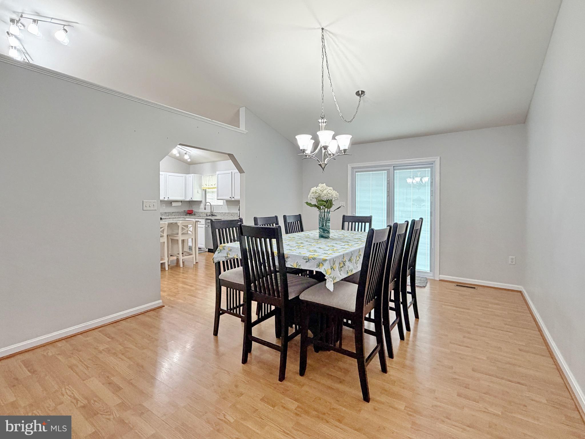 HILLS CORNER - Residential