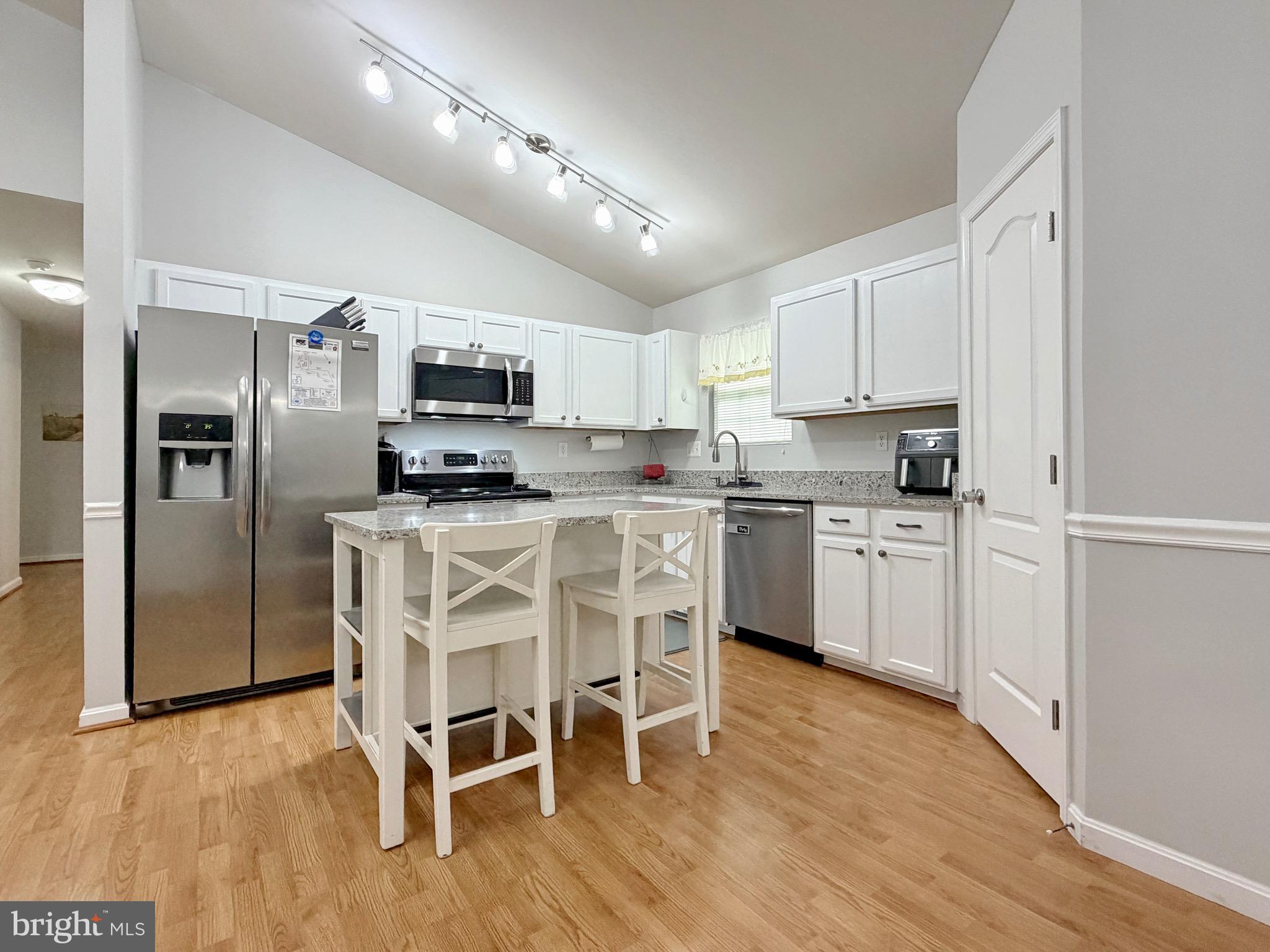 HILLS CORNER - Residential