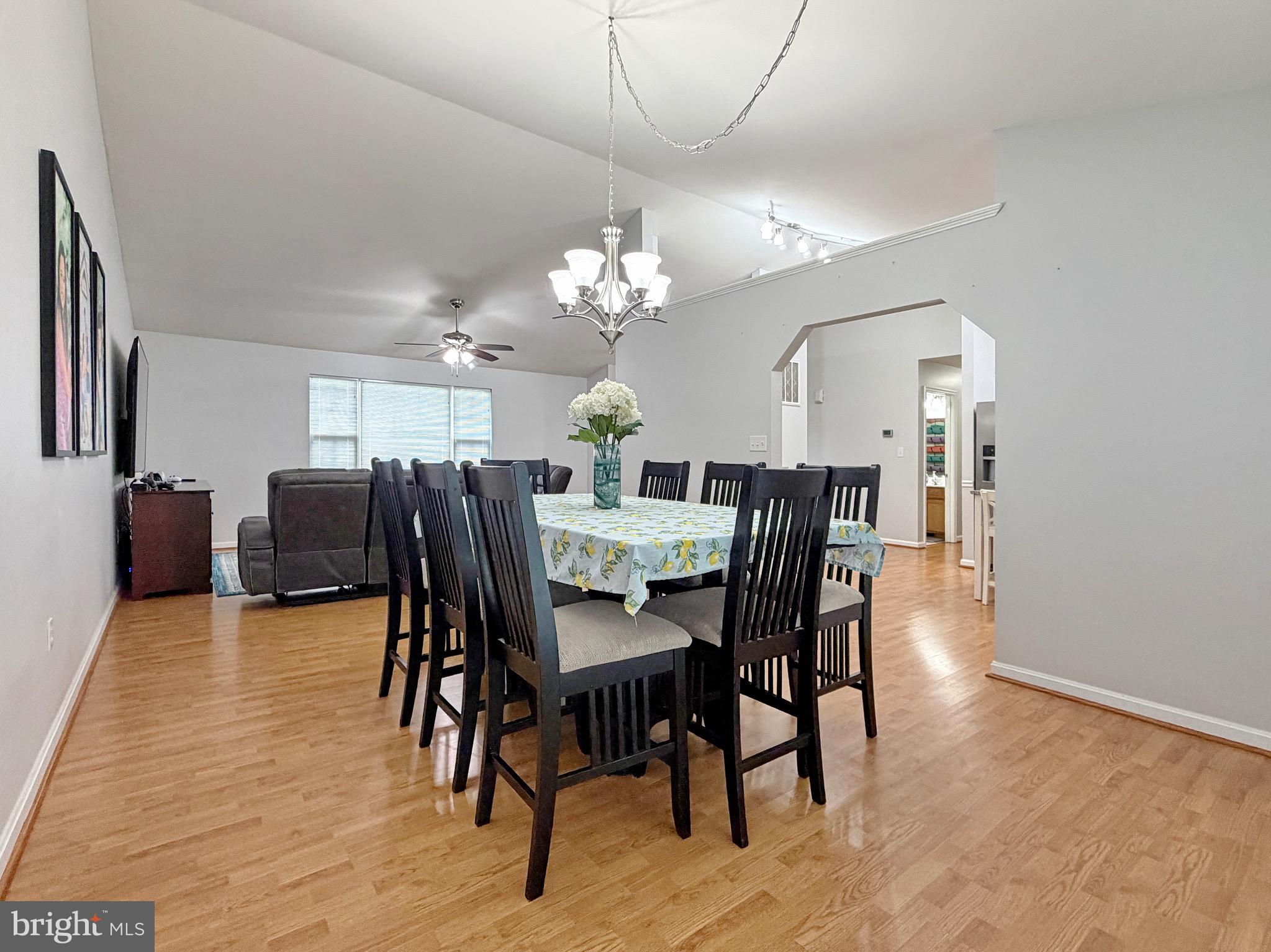 HILLS CORNER - Residential