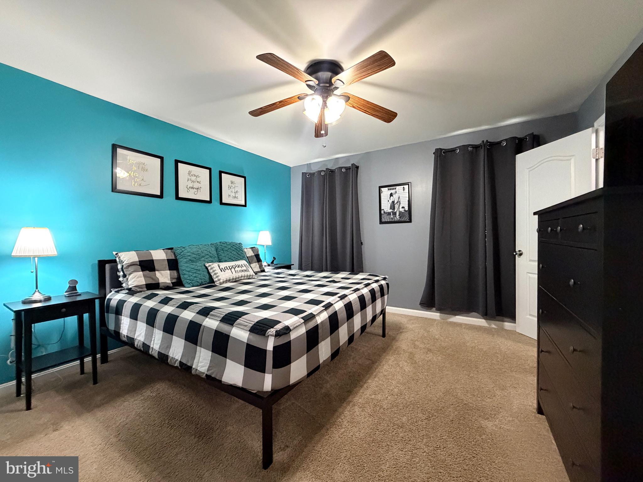 HILLS CORNER - Residential