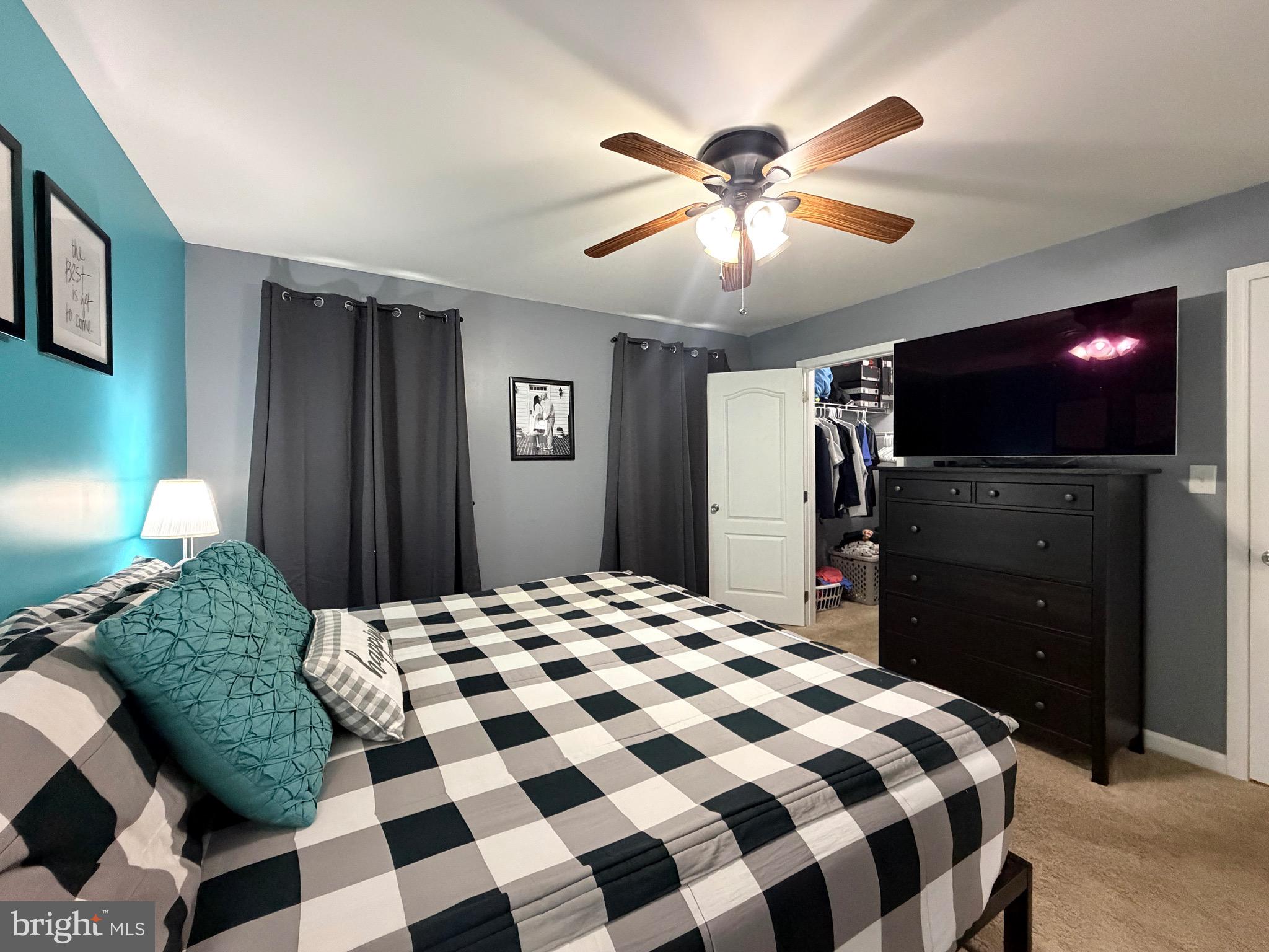 HILLS CORNER - Residential