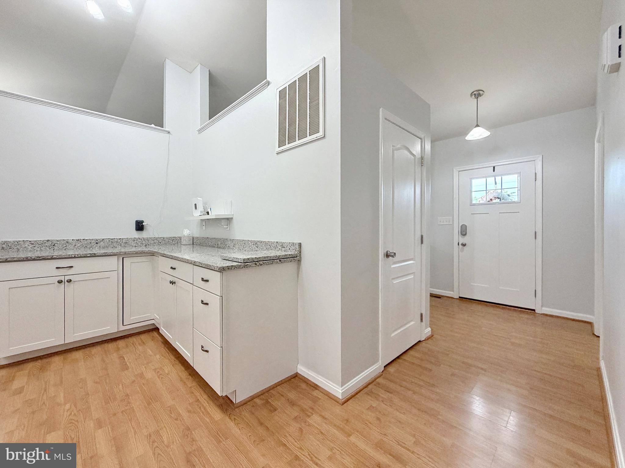 HILLS CORNER - Residential