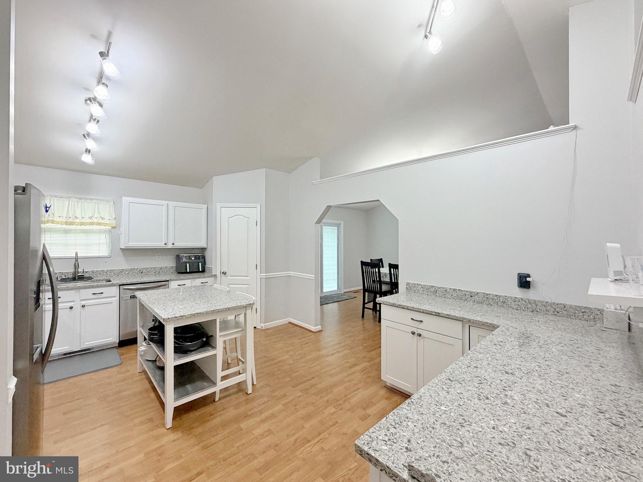 HILLS CORNER - Residential