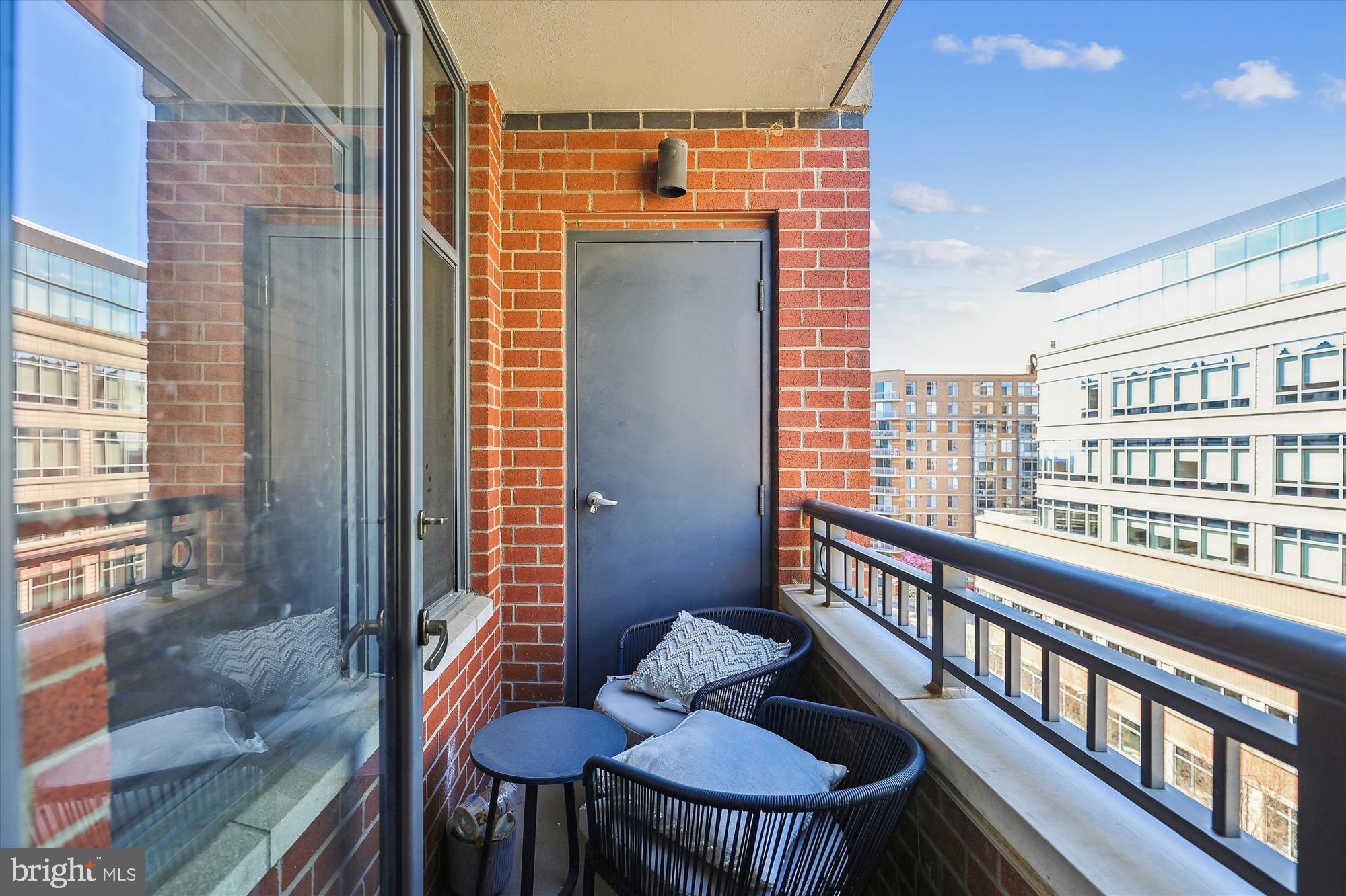 CLARENDON 1021 - Residential Lease