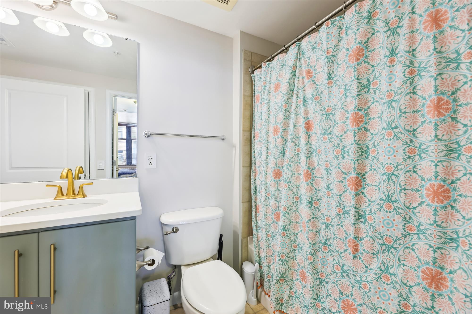 CLARENDON 1021 - Residential Lease