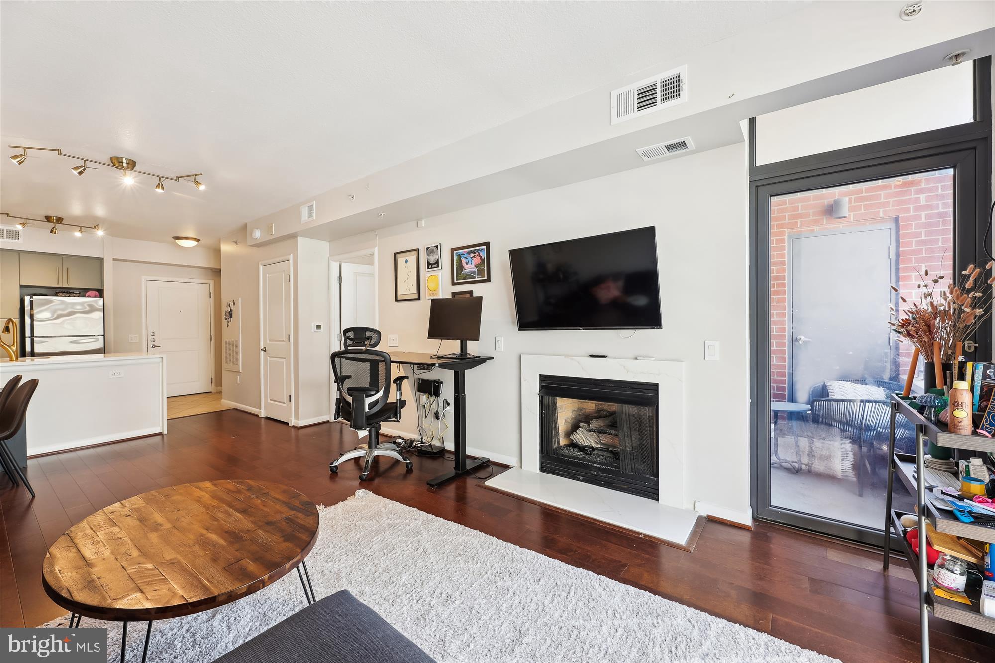 CLARENDON 1021 - Residential Lease