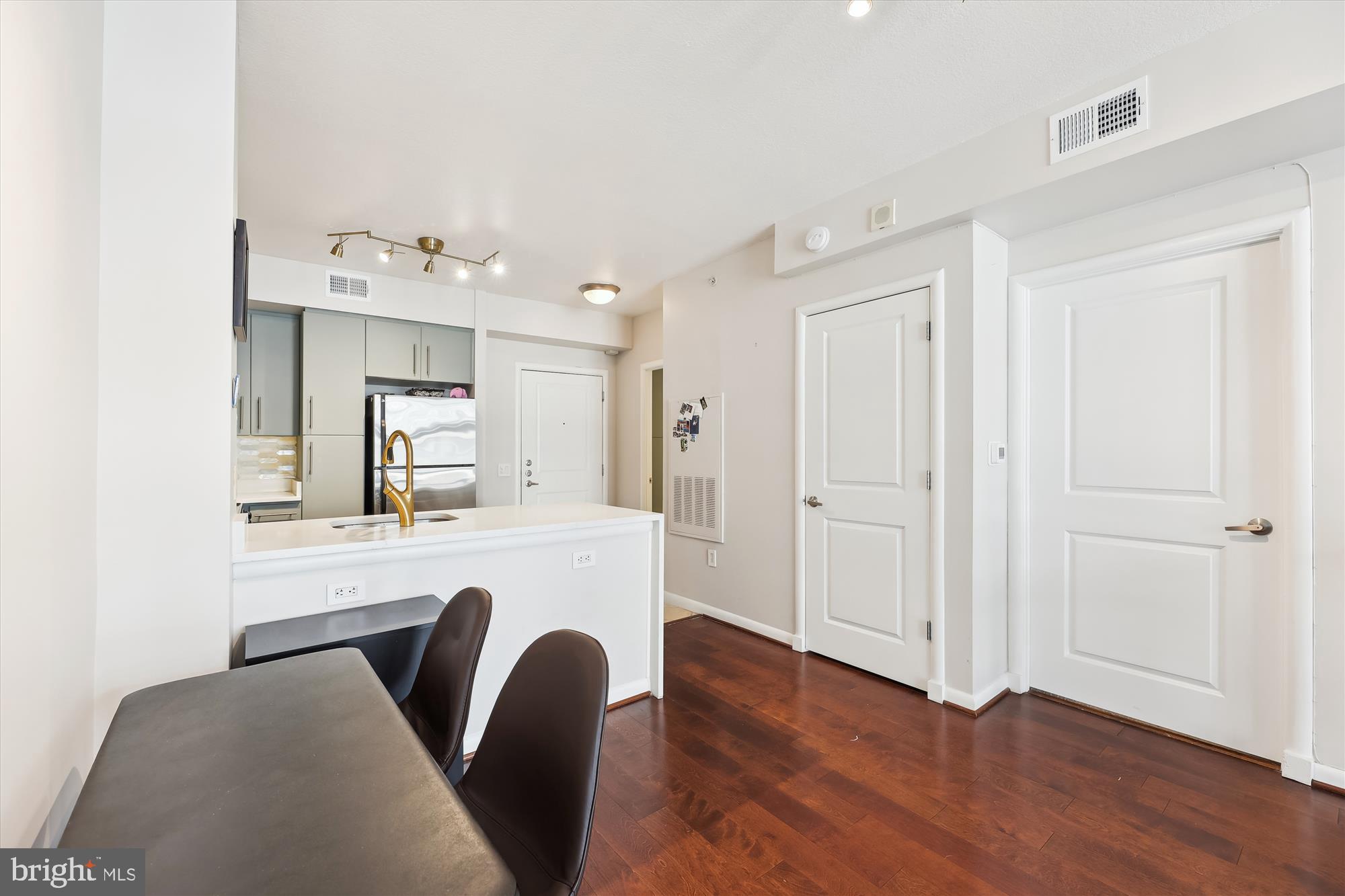 CLARENDON 1021 - Residential Lease