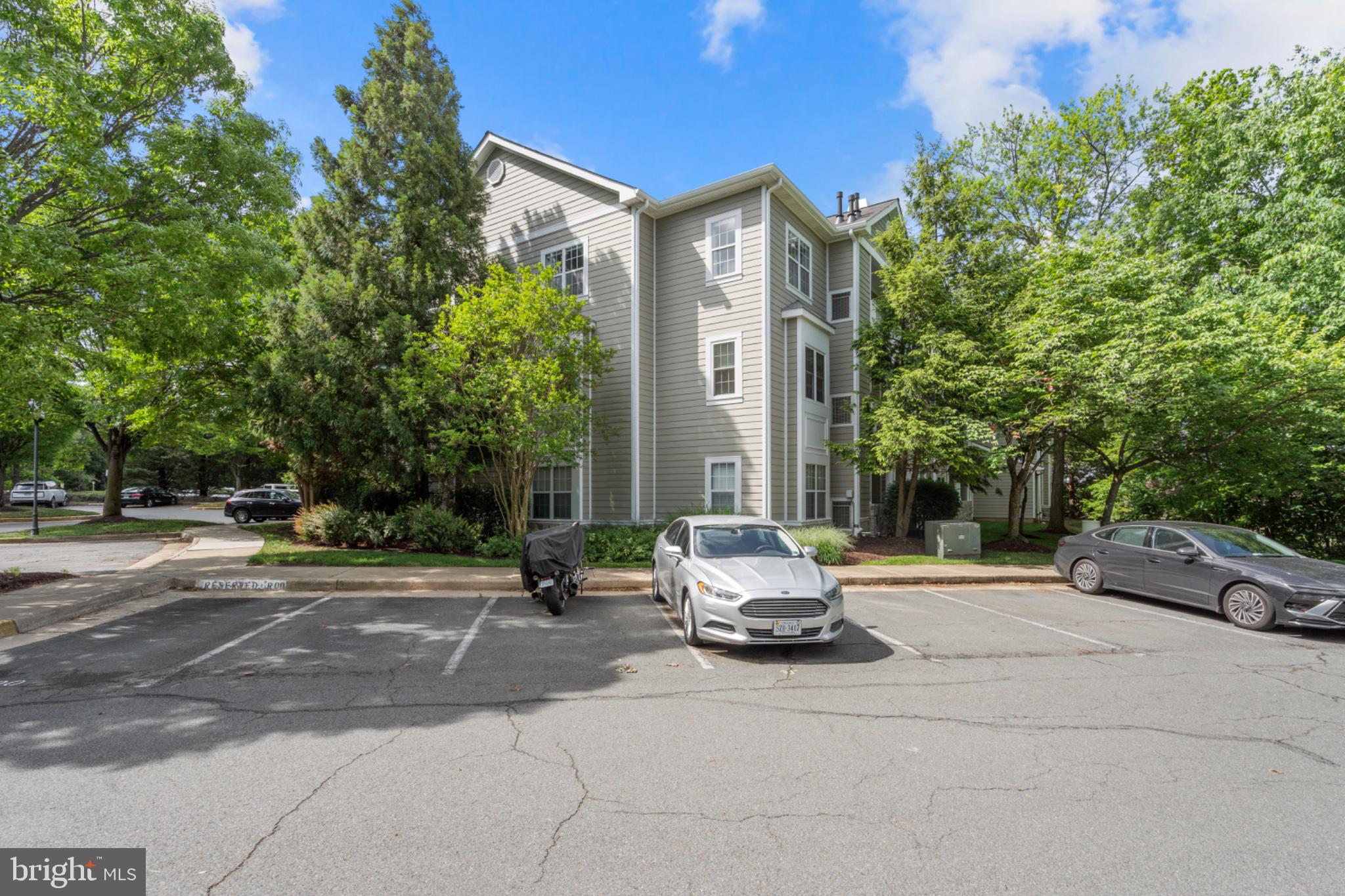EDGEWATER AT TOWN CENTER - Residential