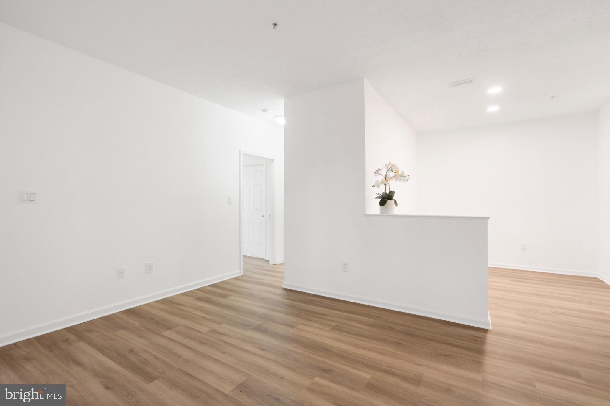 EDGEWATER AT TOWN CENTER - Residential