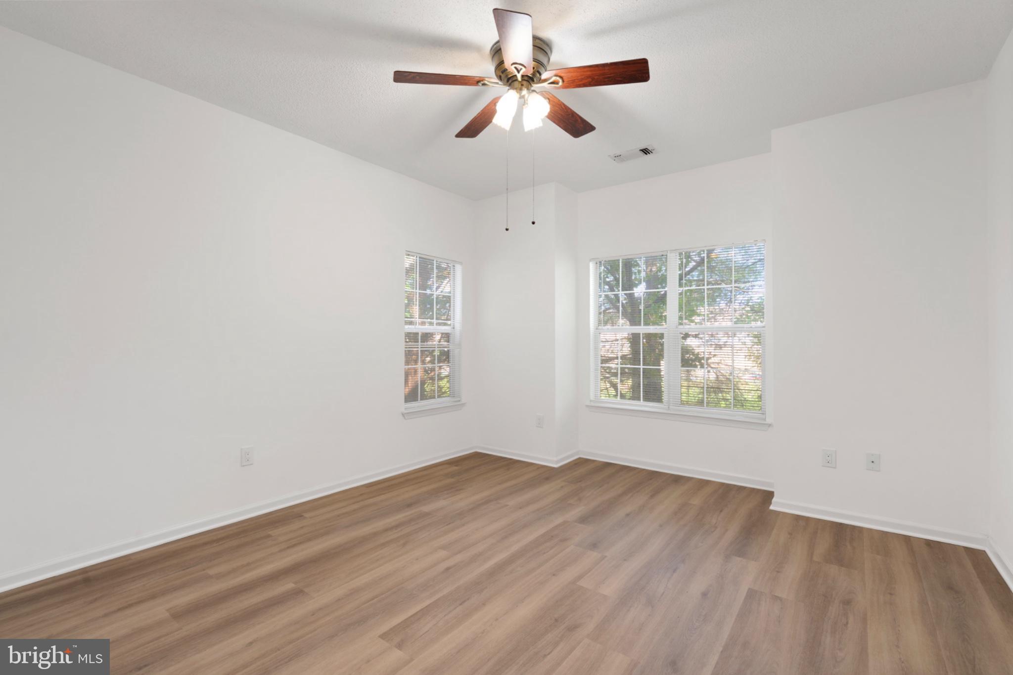 EDGEWATER AT TOWN CENTER - Residential