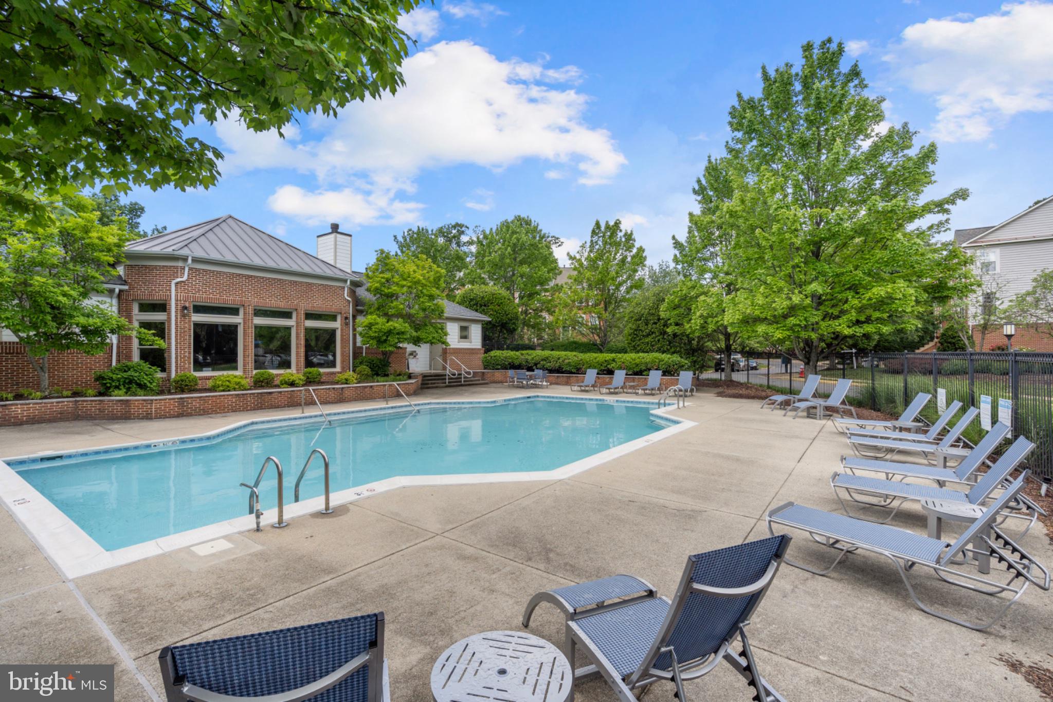 EDGEWATER AT TOWN CENTER - Residential