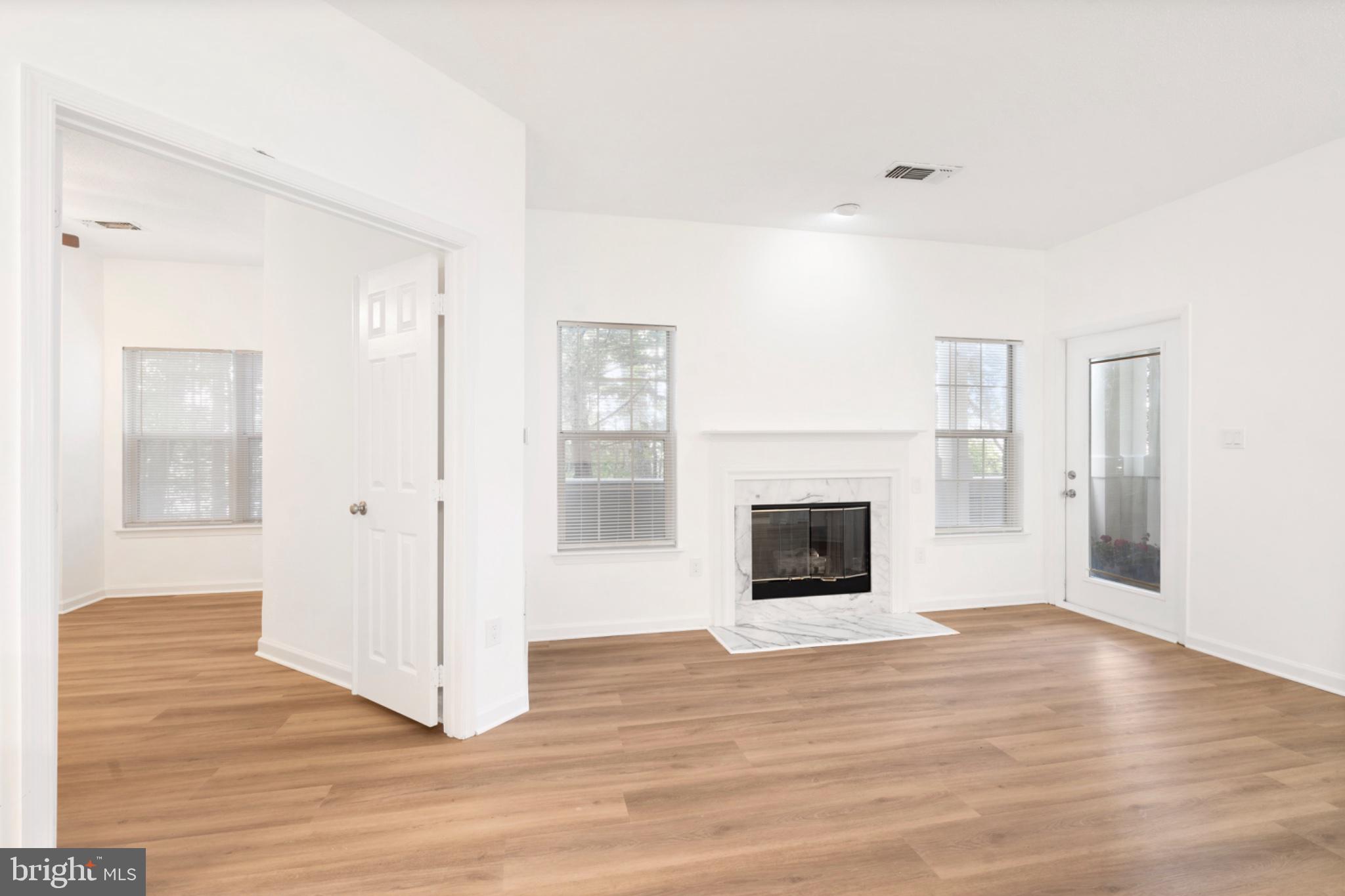 EDGEWATER AT TOWN CENTER - Residential