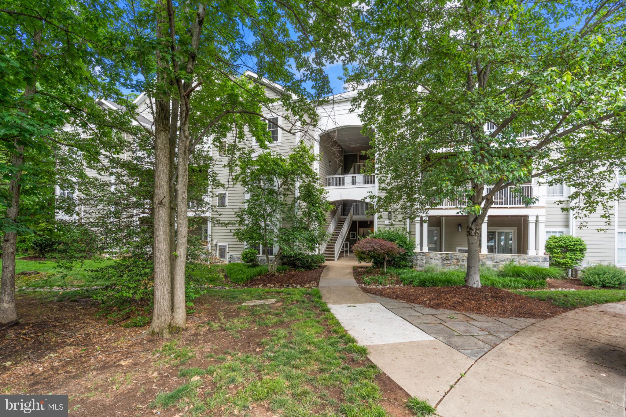 EDGEWATER AT TOWN CENTER - Residential