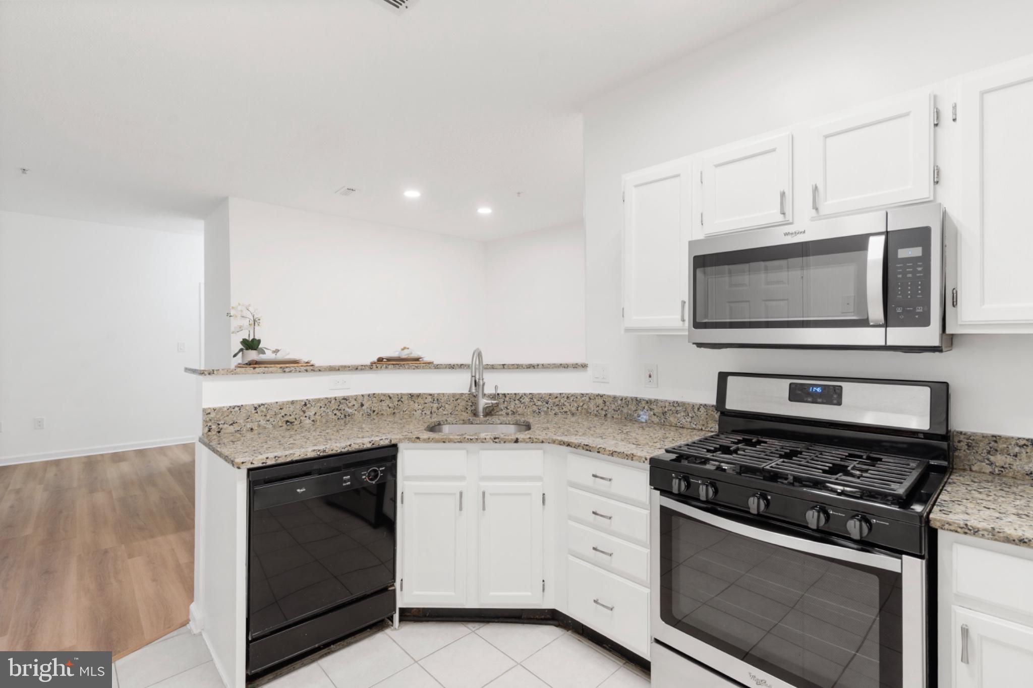 EDGEWATER AT TOWN CENTER - Residential