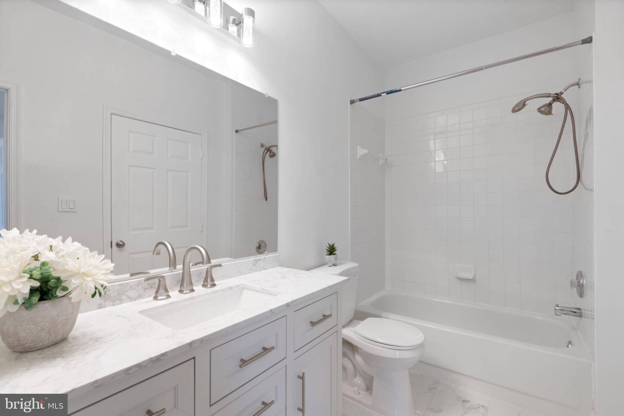 EDGEWATER AT TOWN CENTER - Residential
