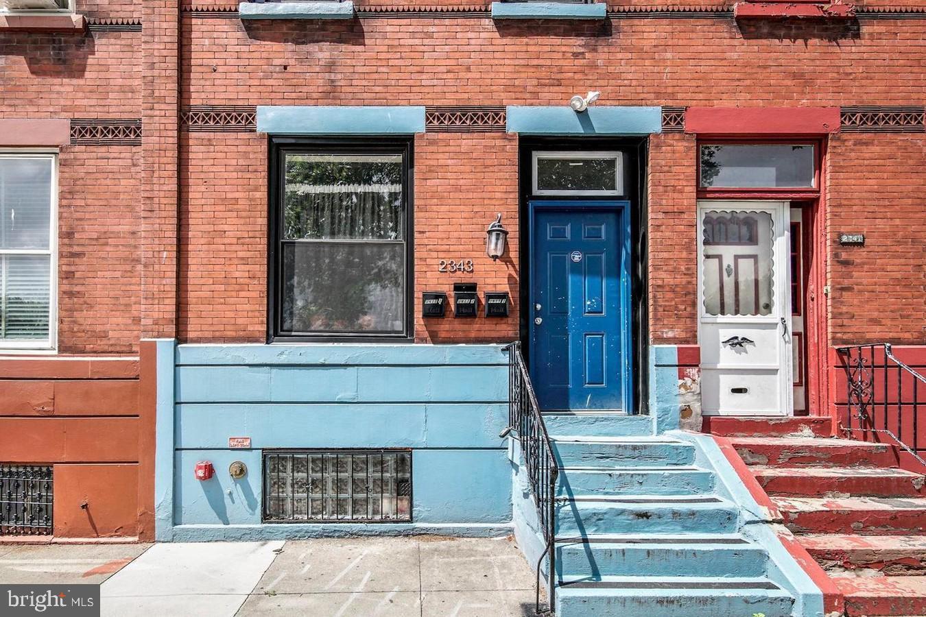 Available now, this well-situated apartment offers 2 bedrooms and 1 bathroom, public transportation access, and walkability to areas of Fairmount and Brewerytown. Renovated in 2017, enjoy stainless steel appliances, a stacked washed/dryer in-unit, and a ductless mini/split heating and cooling system. Heaps of street parking available. Tenant pays utilities directly (no gas utility); water paid to landlord with monthly rent.