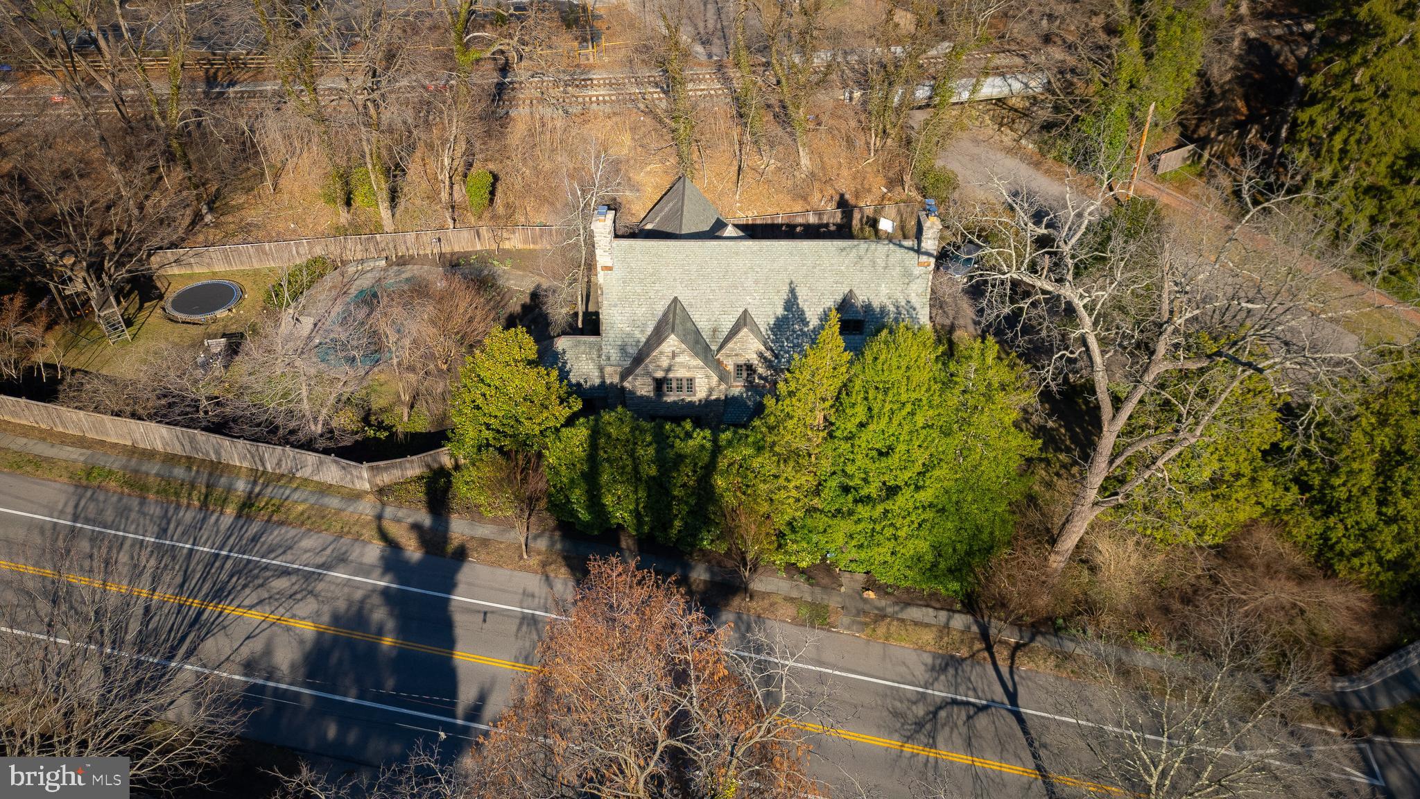 CHESTNUT HILL - Residential