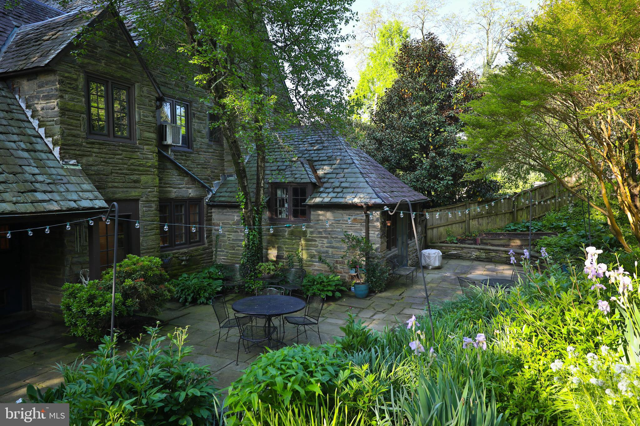 CHESTNUT HILL - Residential