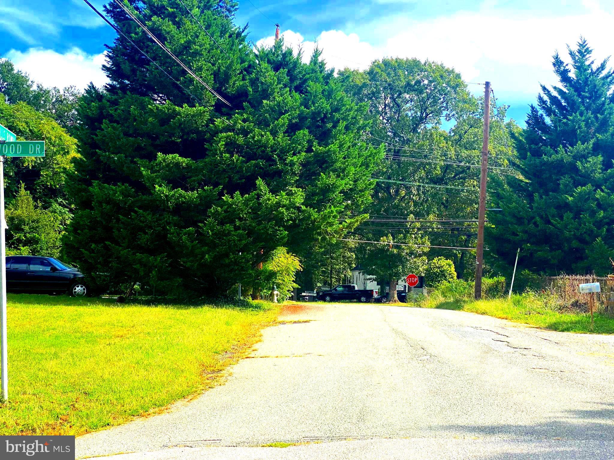 GLENN HILLS - Land