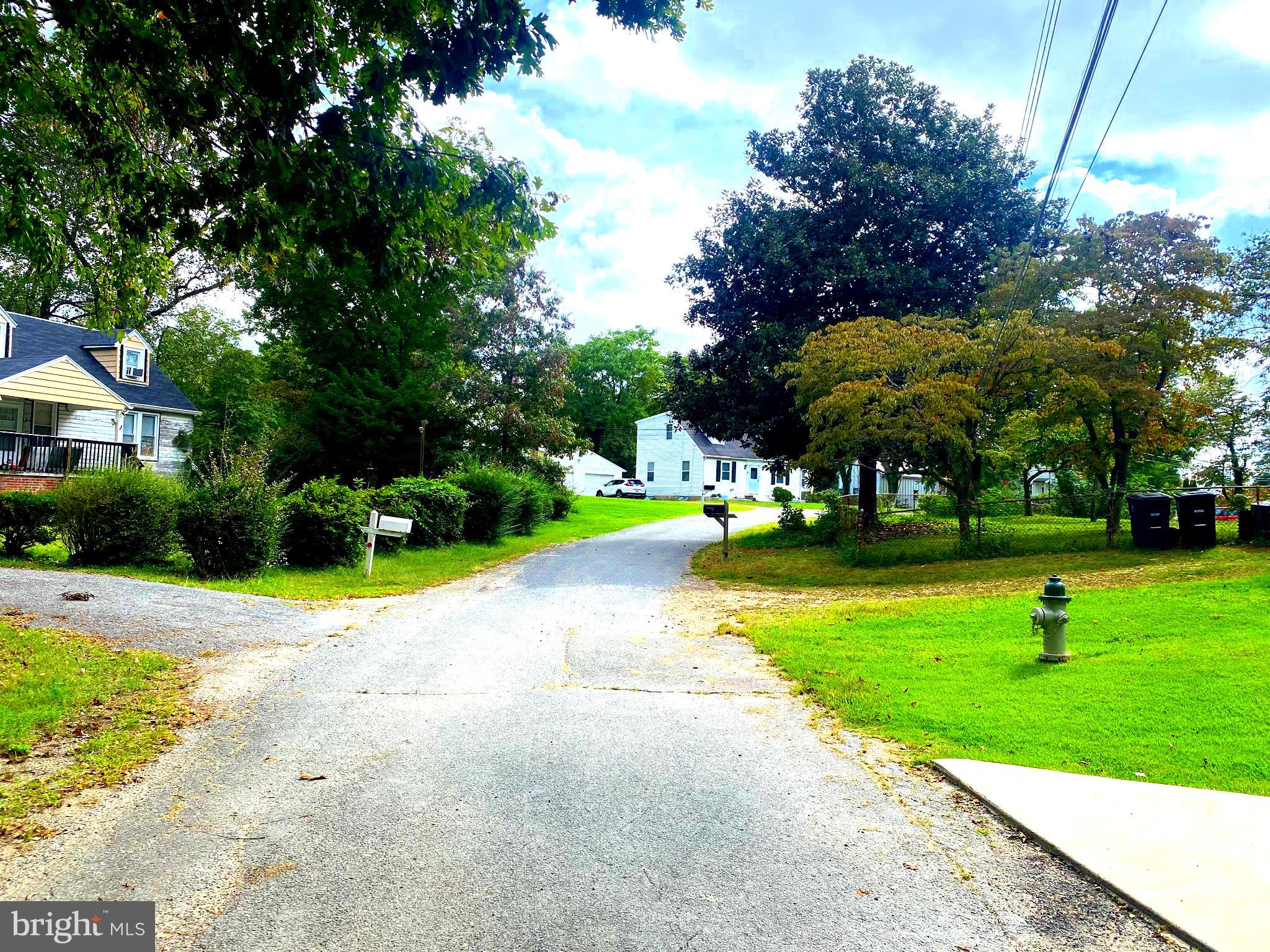 GLENN HILLS - Land
