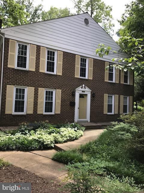 Spacious 4 Bed Rooms, Brick, End Unit in the Deepwoods Community that feels like a single family home! Eat-in kitchen, separate formal dining room and living room area with wood burning fireplace. Custom brick patio with lovely landscaping. Community pools and Tennis. Great location, Close to Reston Town Center, Tysons Corner, DC and near to New Metro Stop! No Smoking, Pets on a case by case basis