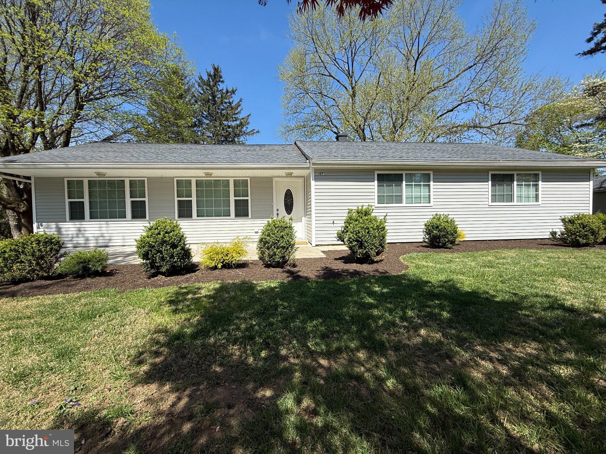 ONE YEAR HOME WARRANTY INCLUDED!! Beautifully renovated 3-bedroom, 2-bath RANCHER offering 1,542 sq ft of comfortable ONE-FLOOR living in desirable Glenside. This tastefully decorated home features a bright and inviting layout with stylish updates throughout, creating the perfect blend of charm and modern convenience. The spacious living areas flow seamlessly into the updated kitchen and dining space, ideal for both everyday living and entertaining. Perfect size backyard, easy to maintain.
Ideally located with easy access to shopping, dining, parks, public transportation, and major commuting routes.