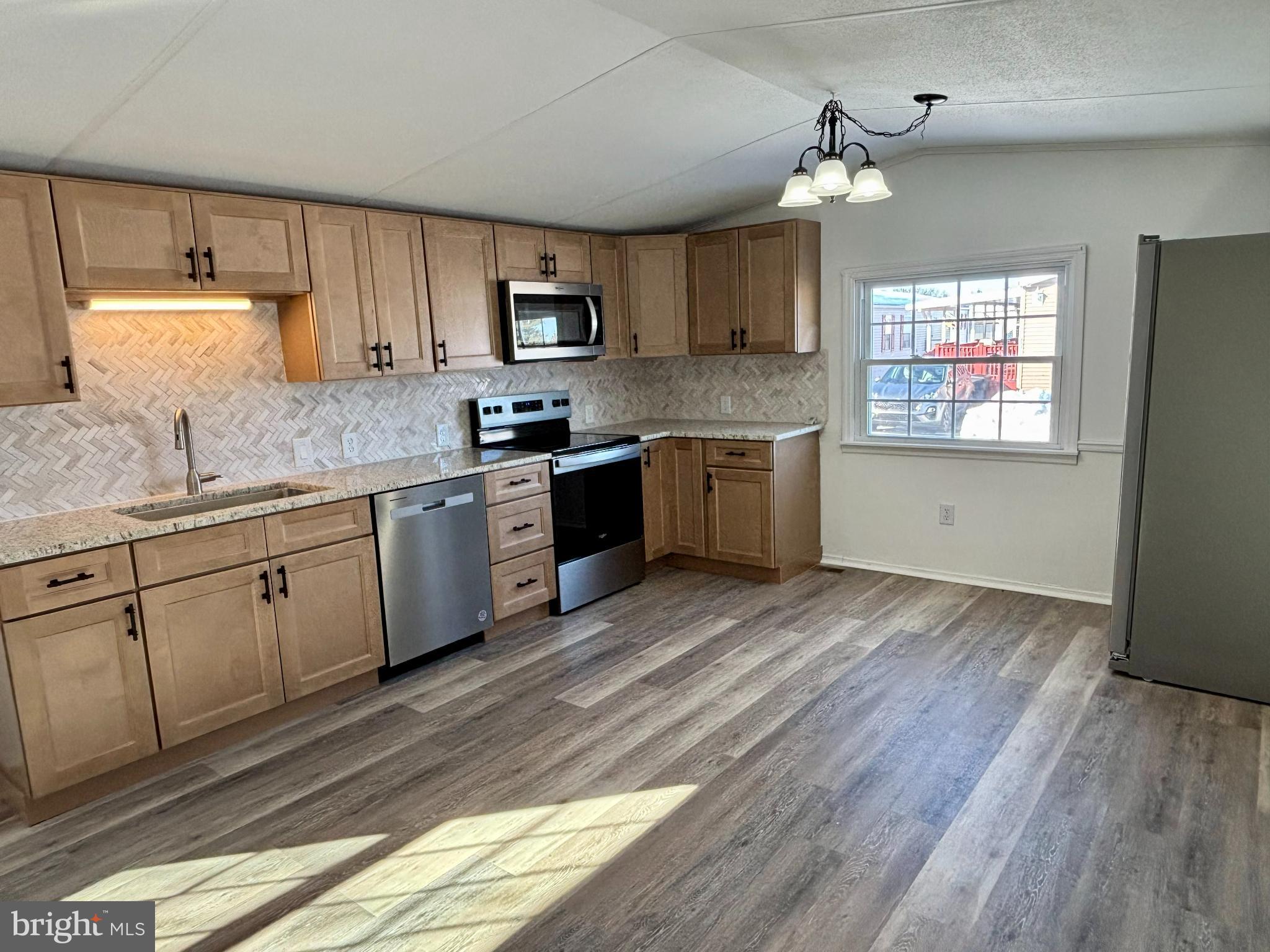 LAUREL COMMONS - Residential