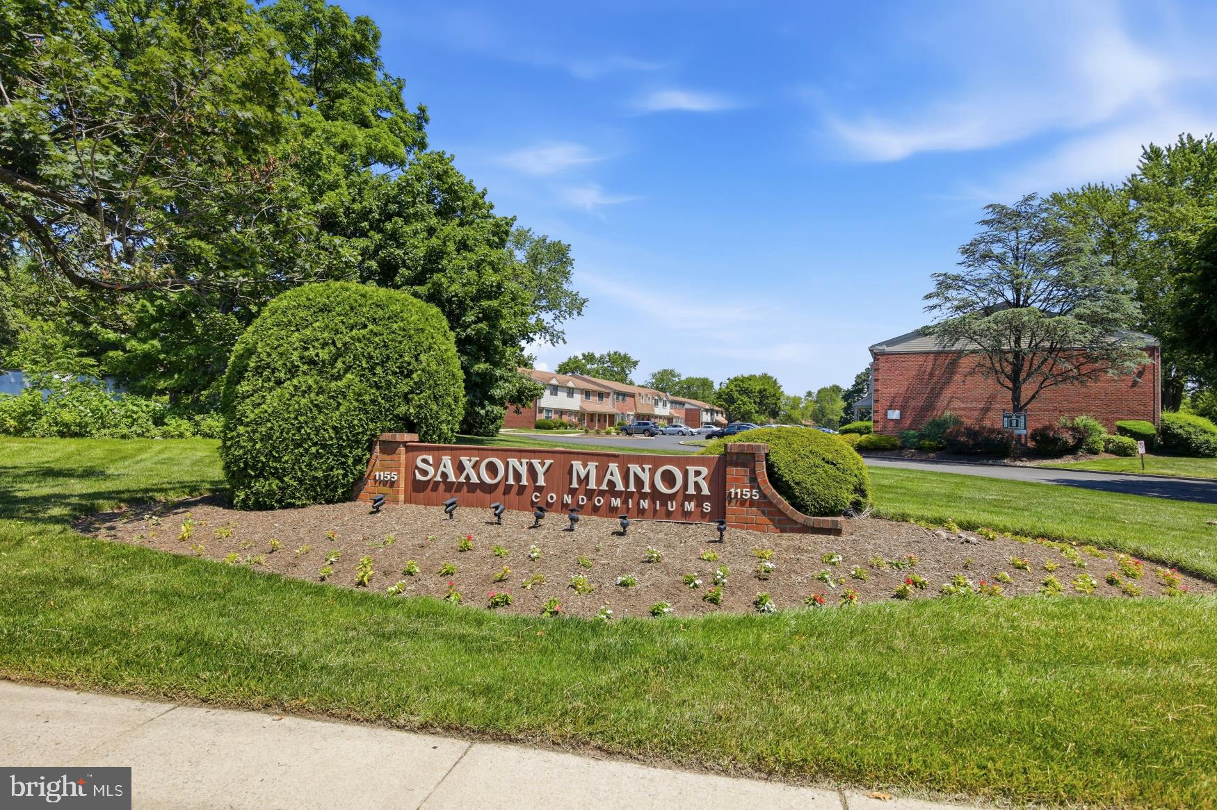 SAXONY MANOR - Residential