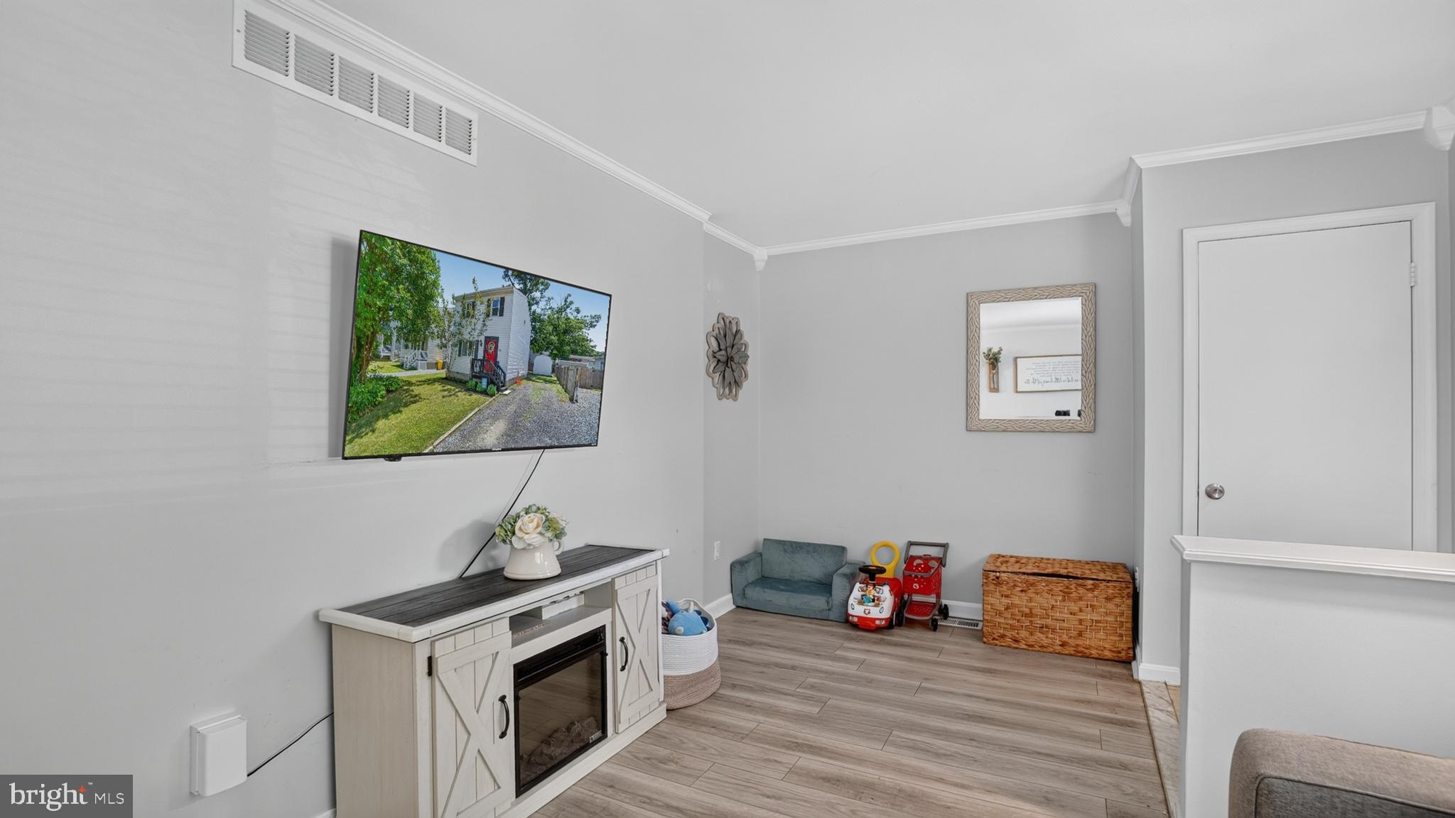 WOODLAND BEACH - Residential