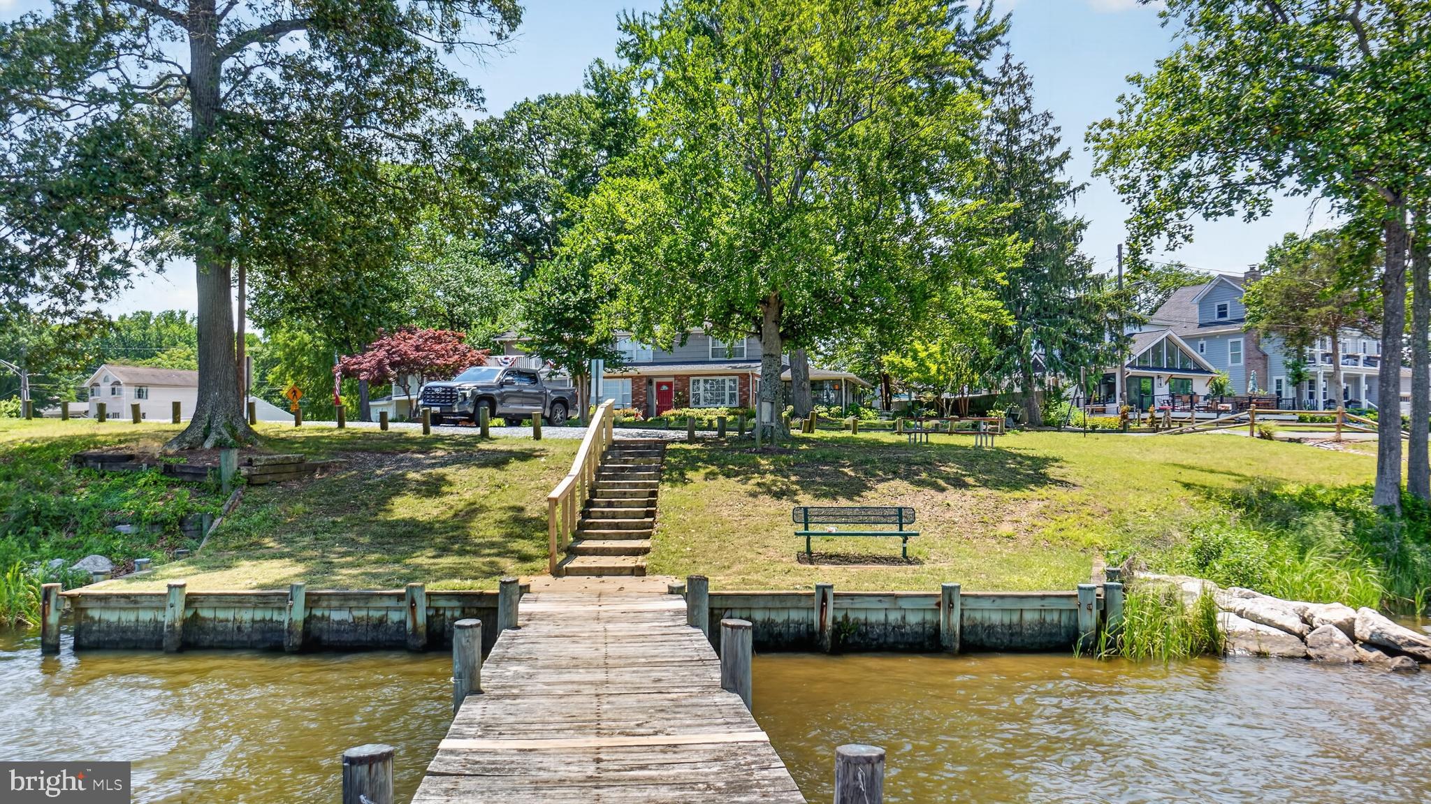 WOODLAND BEACH - Residential