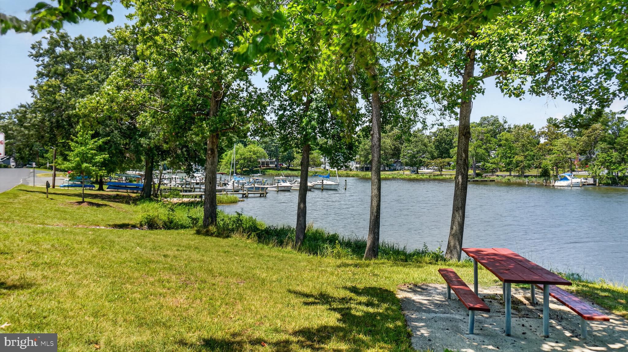 WOODLAND BEACH - Residential