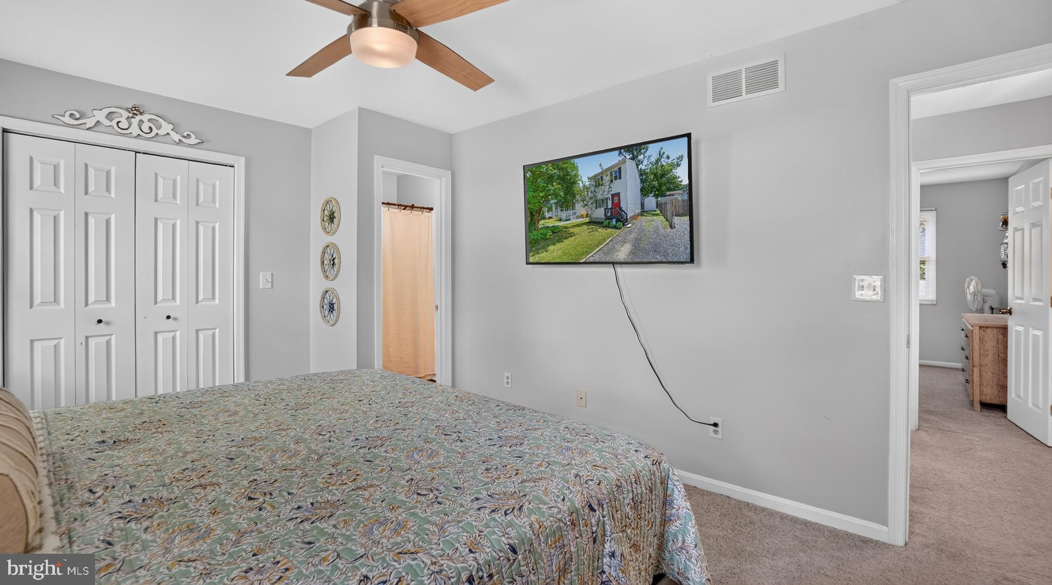 WOODLAND BEACH - Residential