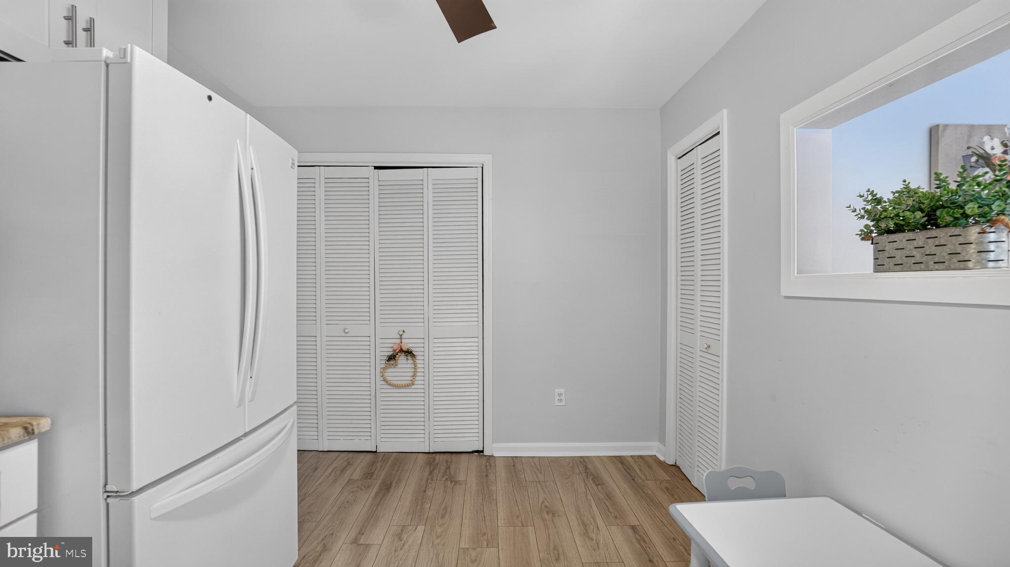 WOODLAND BEACH - Residential