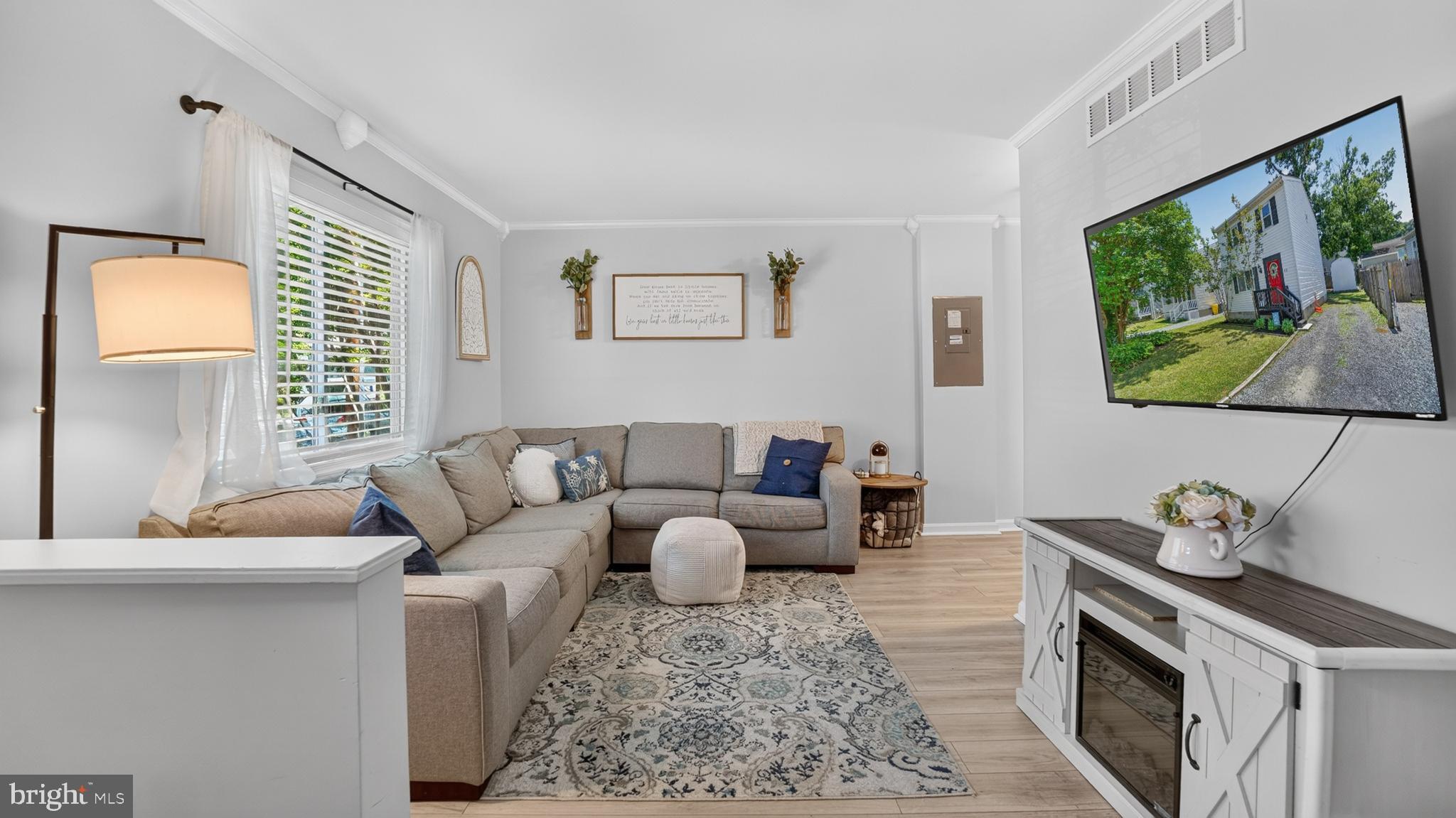 WOODLAND BEACH - Residential