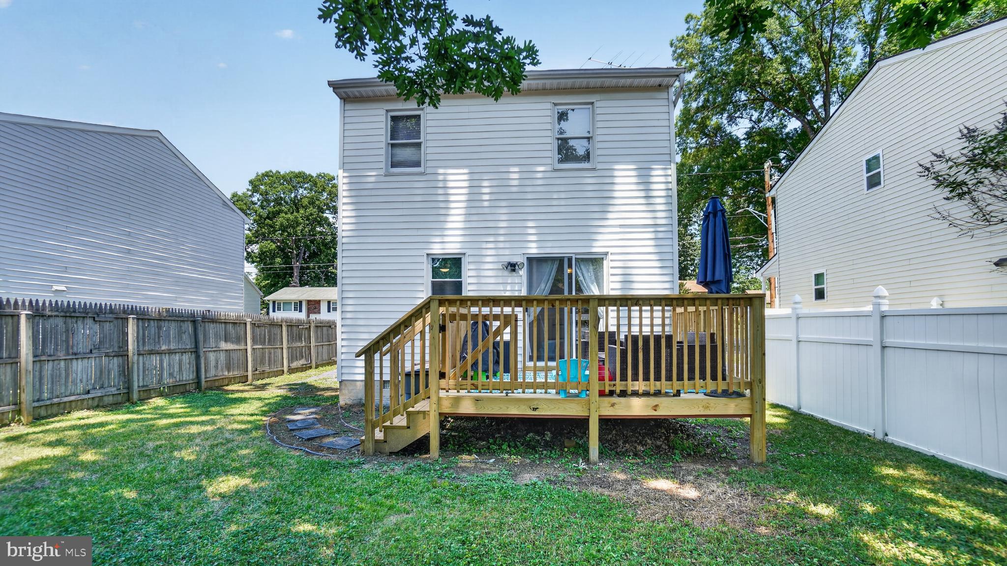 WOODLAND BEACH - Residential