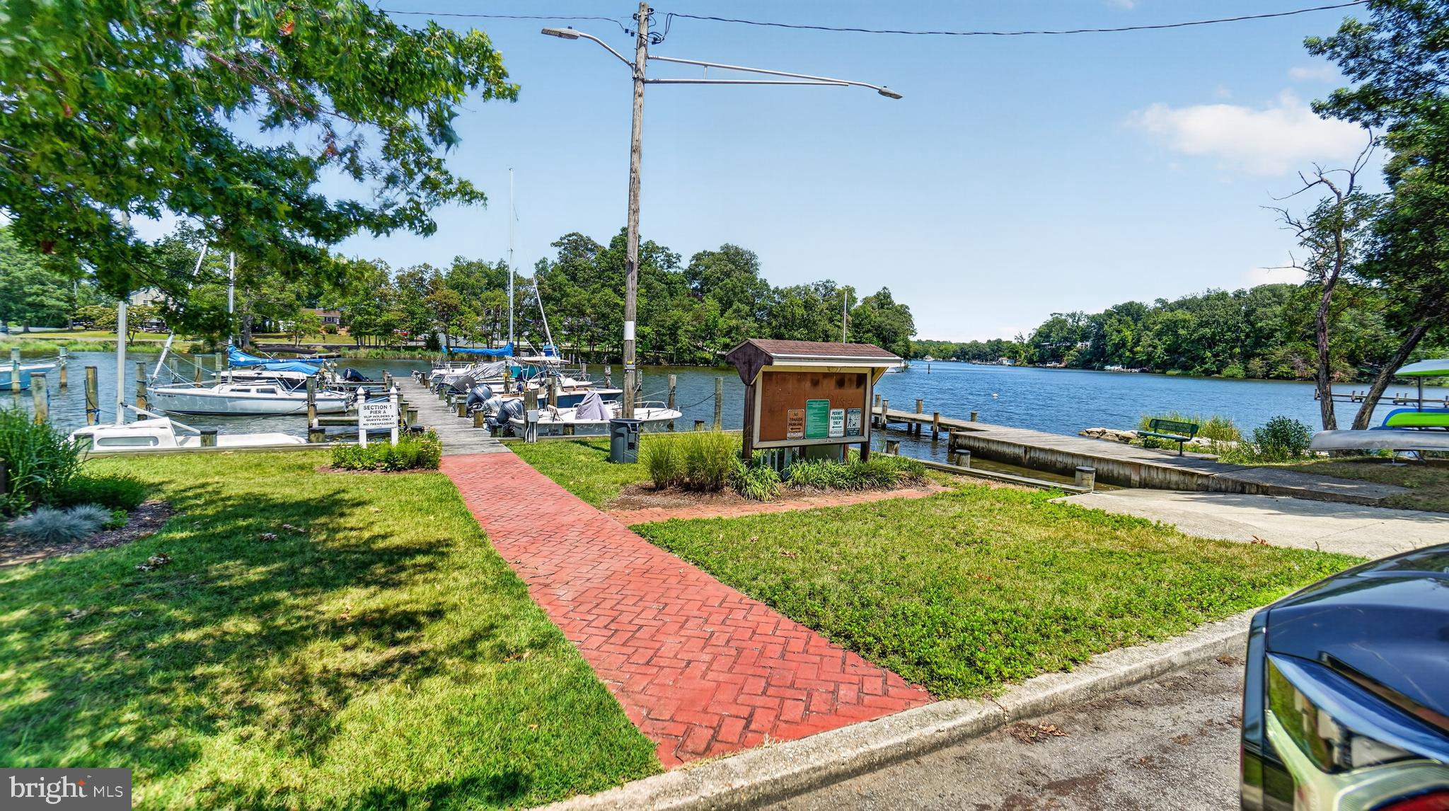 WOODLAND BEACH - Residential