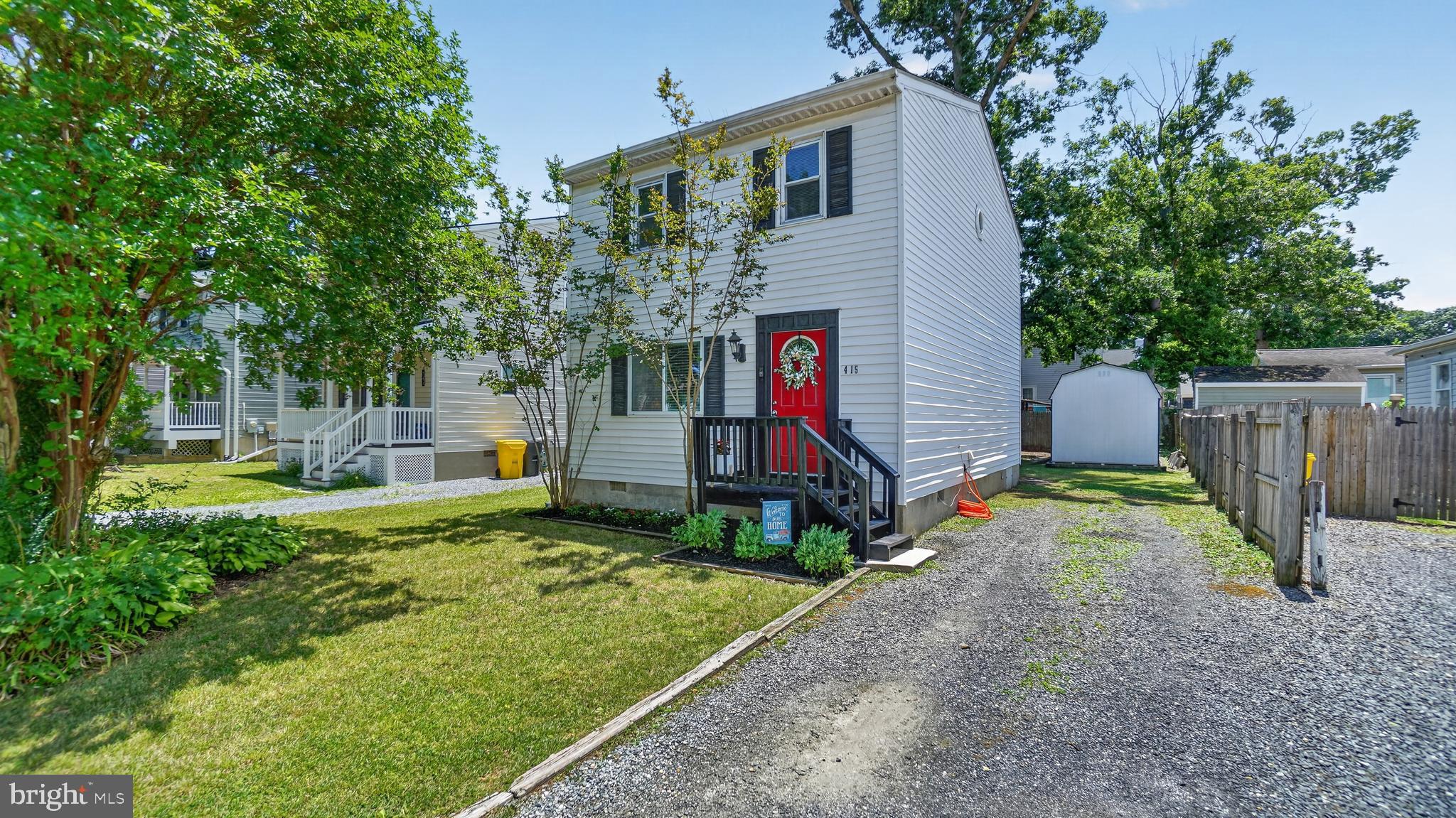 WOODLAND BEACH - Residential