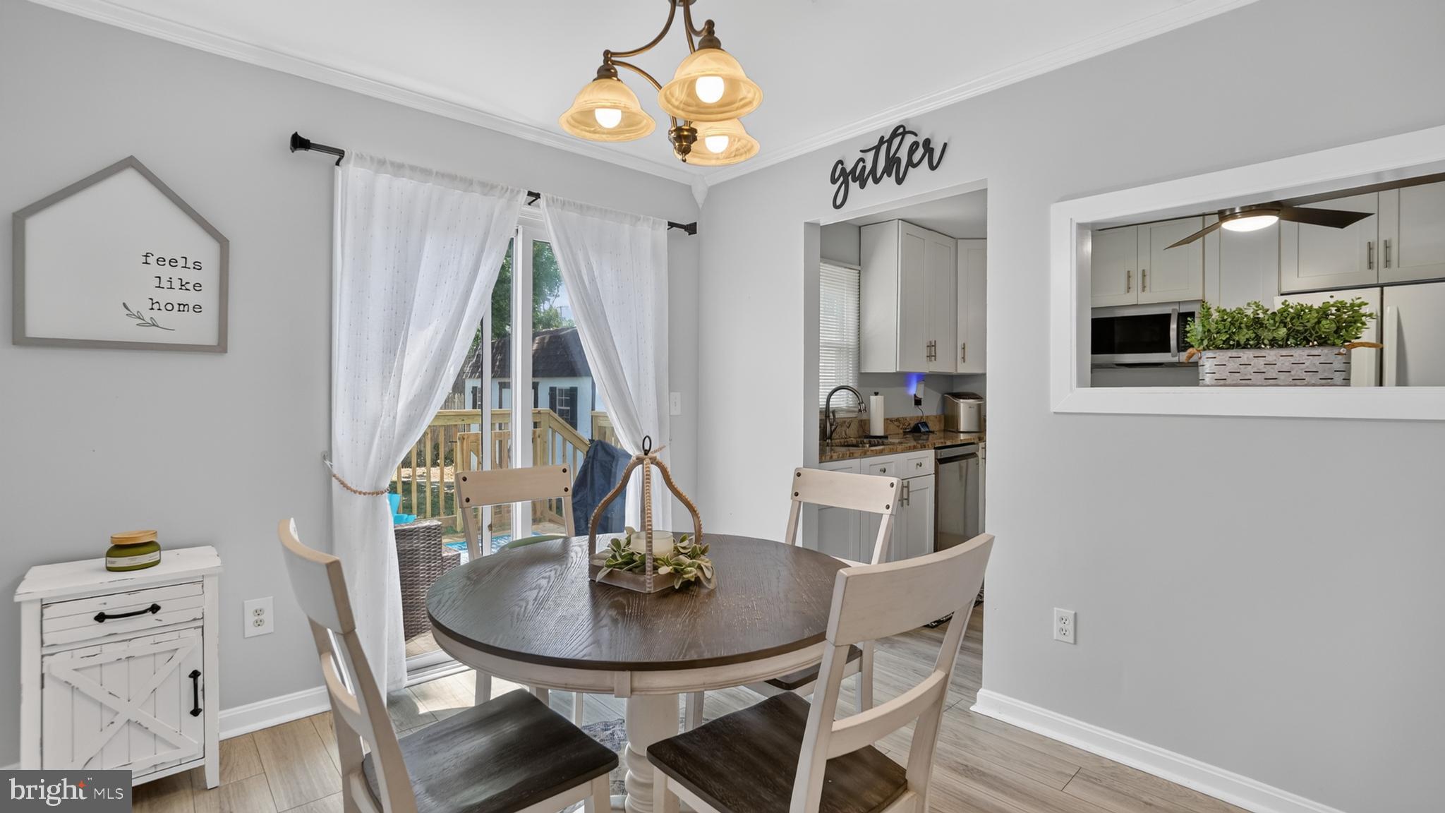 WOODLAND BEACH - Residential