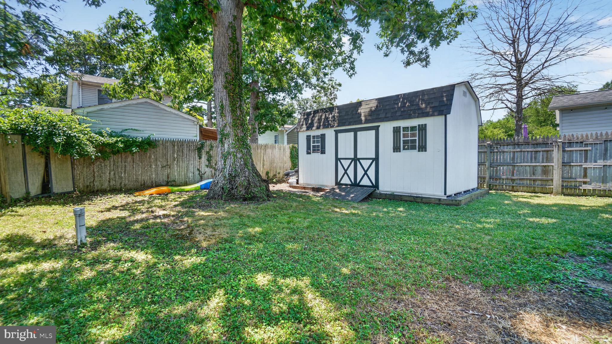 WOODLAND BEACH - Residential