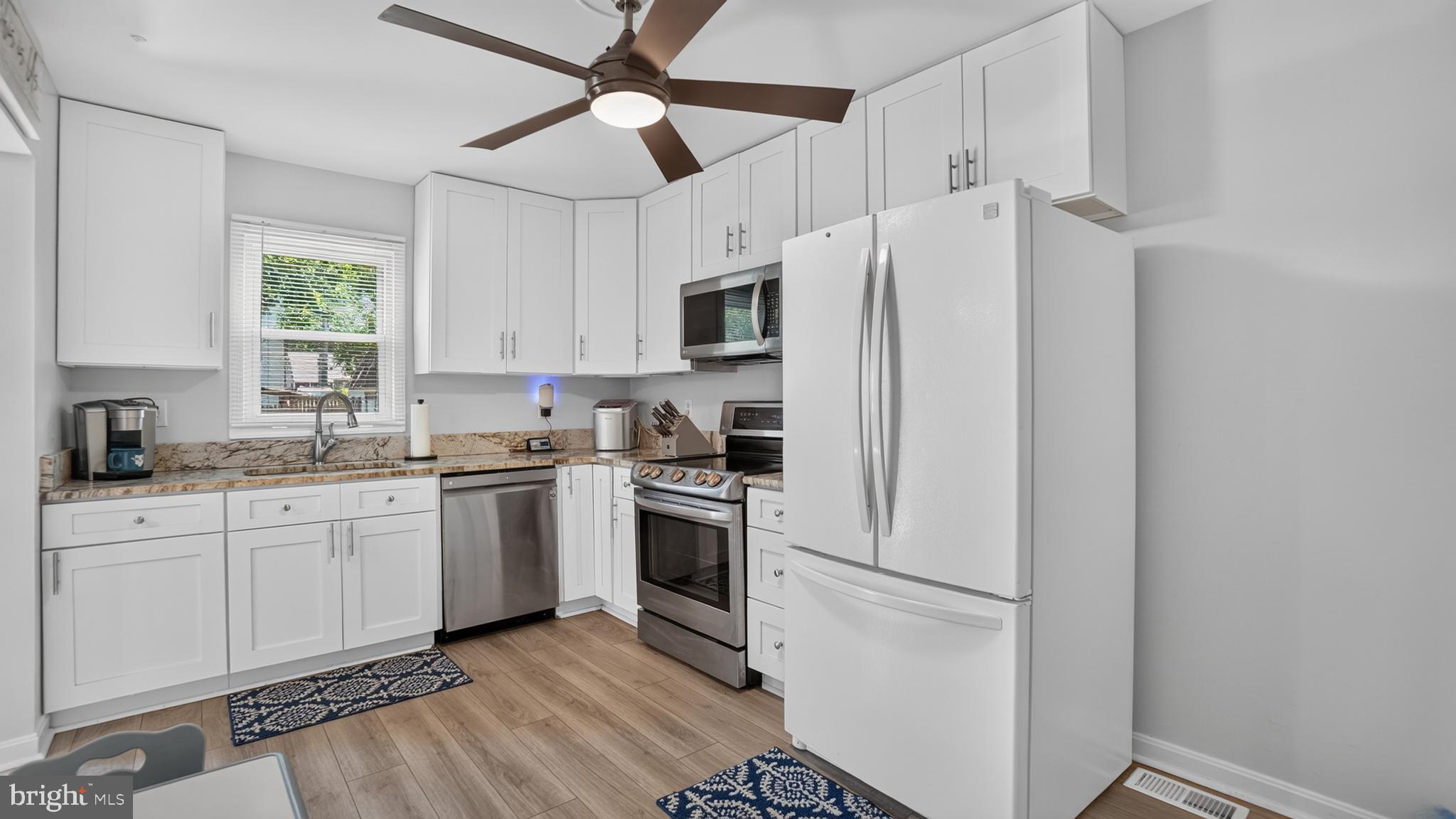WOODLAND BEACH - Residential