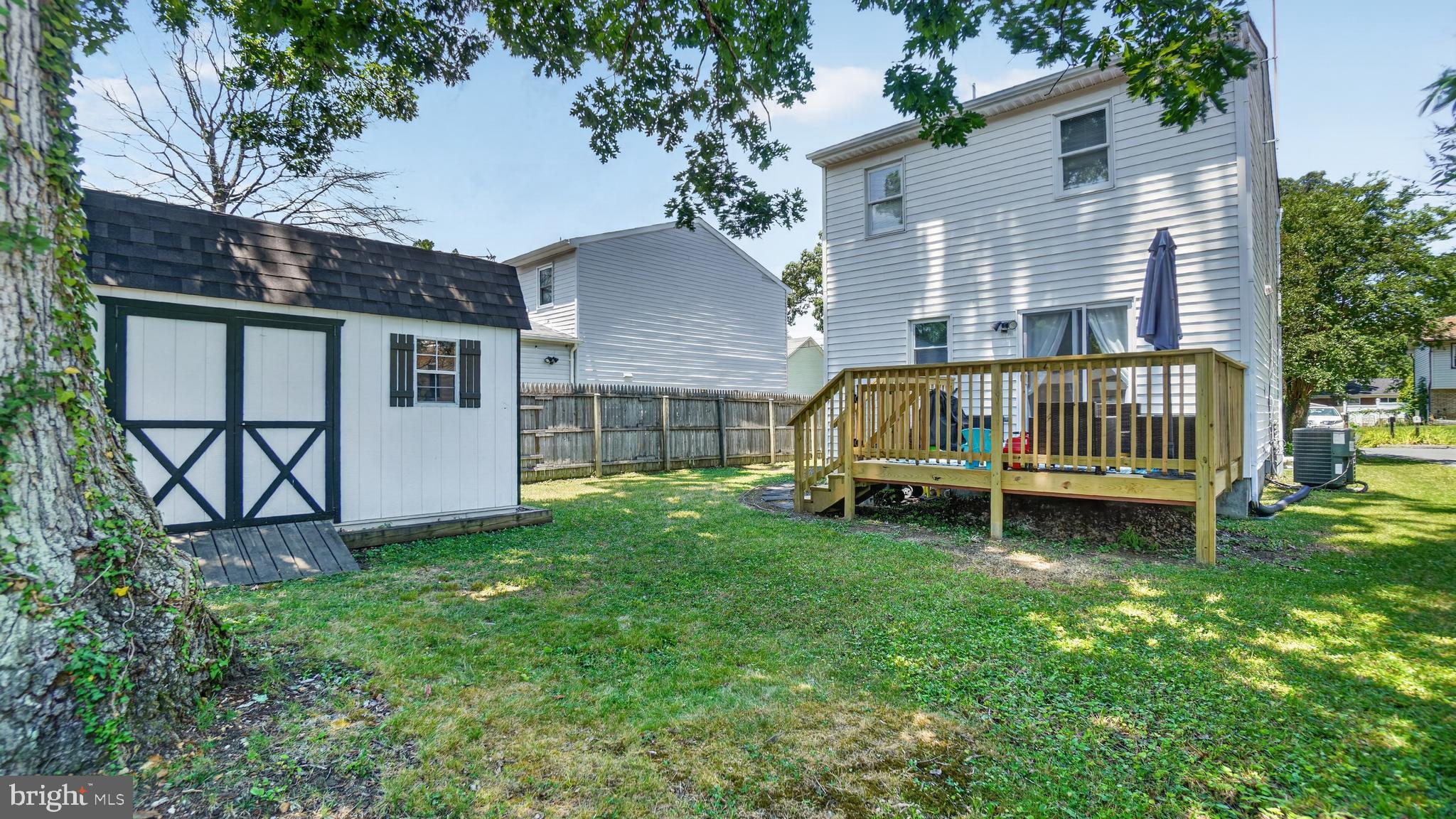 WOODLAND BEACH - Residential